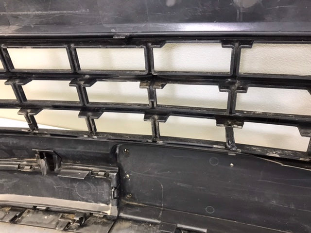 Volkswagen Transporter T6 2015- Front Bumper OEM: 7E0807221D ( with defects )