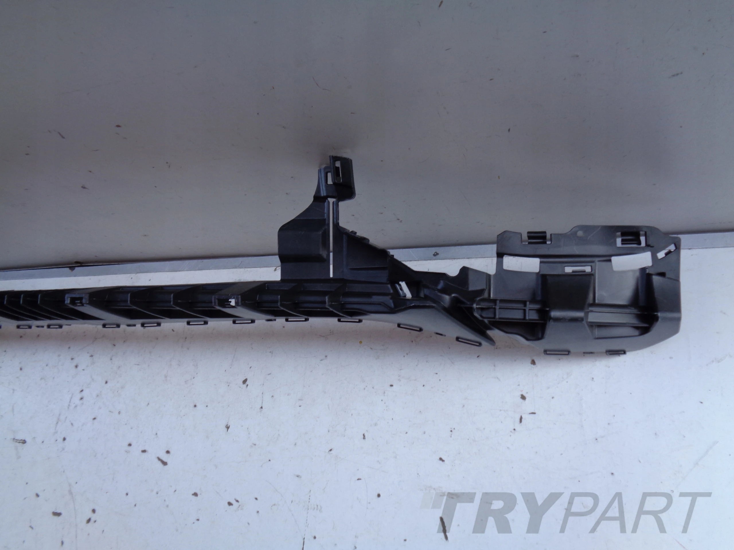 MERCEDES C-CLASS W206 21- LOWER BUMPER REINFORCEMENT