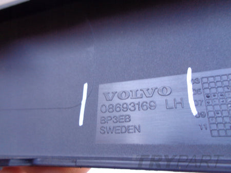 NEW FRONT LEFT BUMPER STRIP VOLVO V70 03-