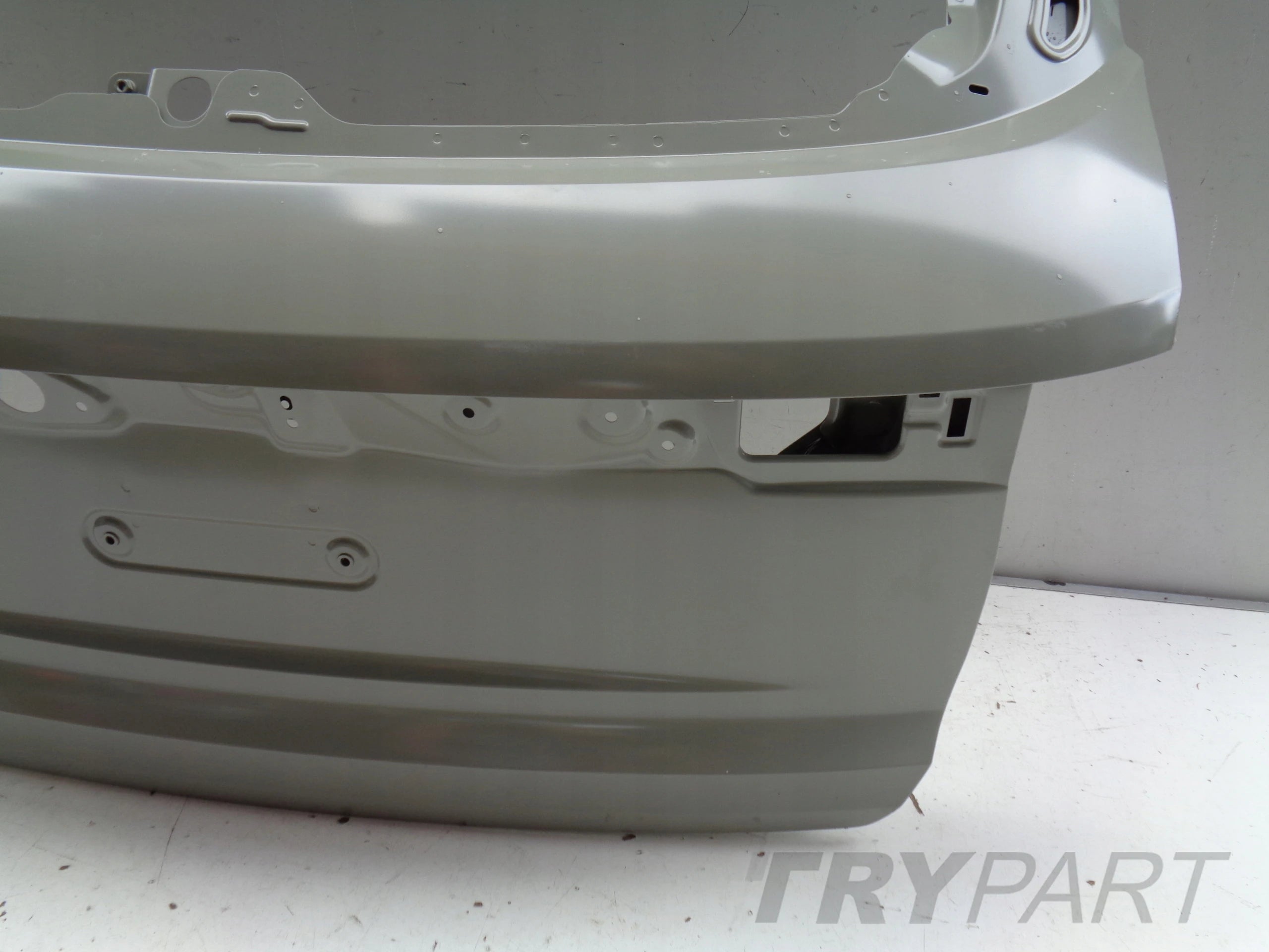 NEW TAILGATE LYNK CO&01 CO & 01 NO. 41174