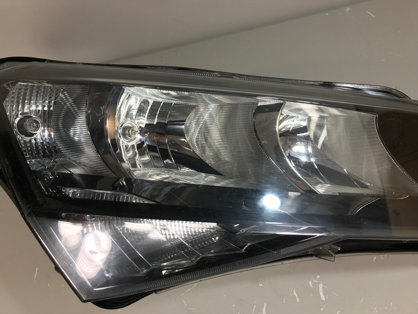 Skoda Superb  B8 3V 2015-2019 Headlight Right Side Front Used LHD ( with defect ) OEM: 3V1941016,  1EJ01193902