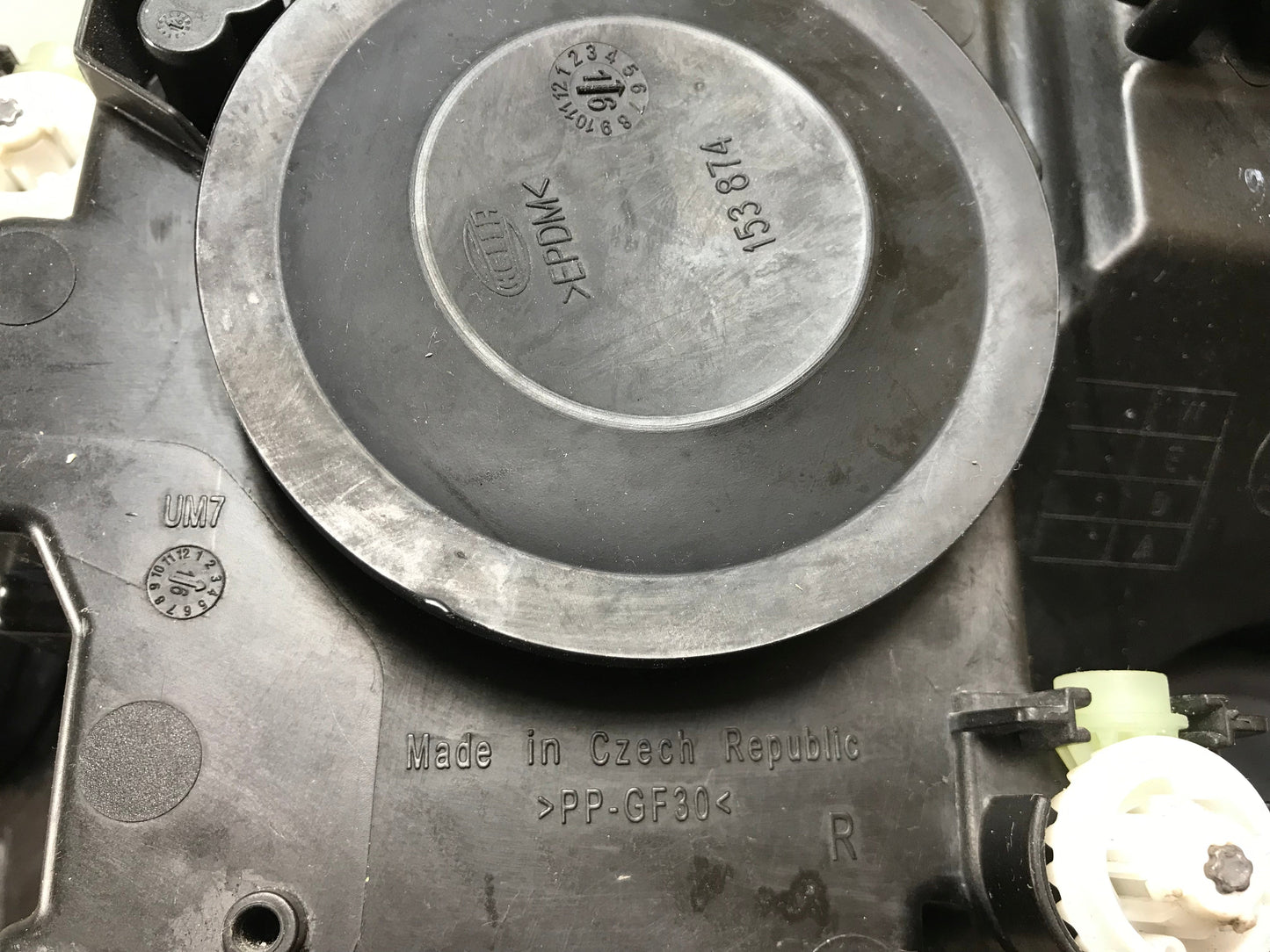 Skoda Superb  B8 3V 2015-2019 Headlight Right Side Front Used LHD ( with defect ) OEM: 3V1941016,  1EJ01193902