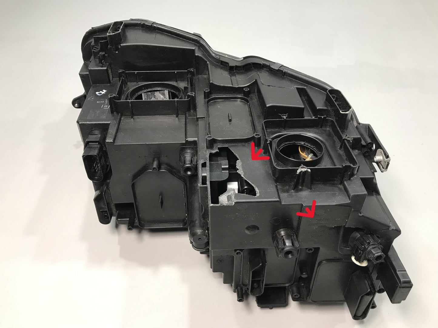 Volkswagen Tiguan 2016-2020 Headlight Front Left Genuine Used ( with defect ) OEM: 5NB941035D