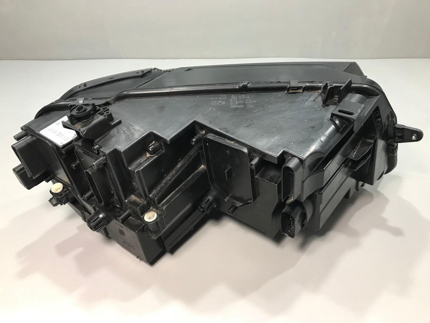 Volkswagen Tiguan 2016-2020 Headlight Front Left Genuine Used ( with defect ) OEM: 5NB941035D