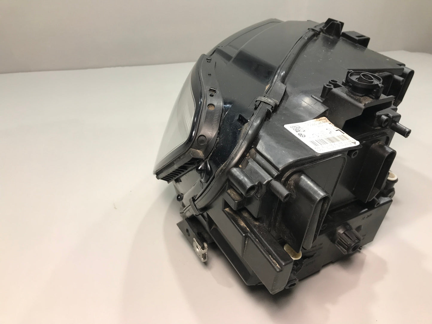 Volkswagen Tiguan 2016-2020 Headlight Front Left Genuine Used ( with defect ) OEM: 5NB941035D