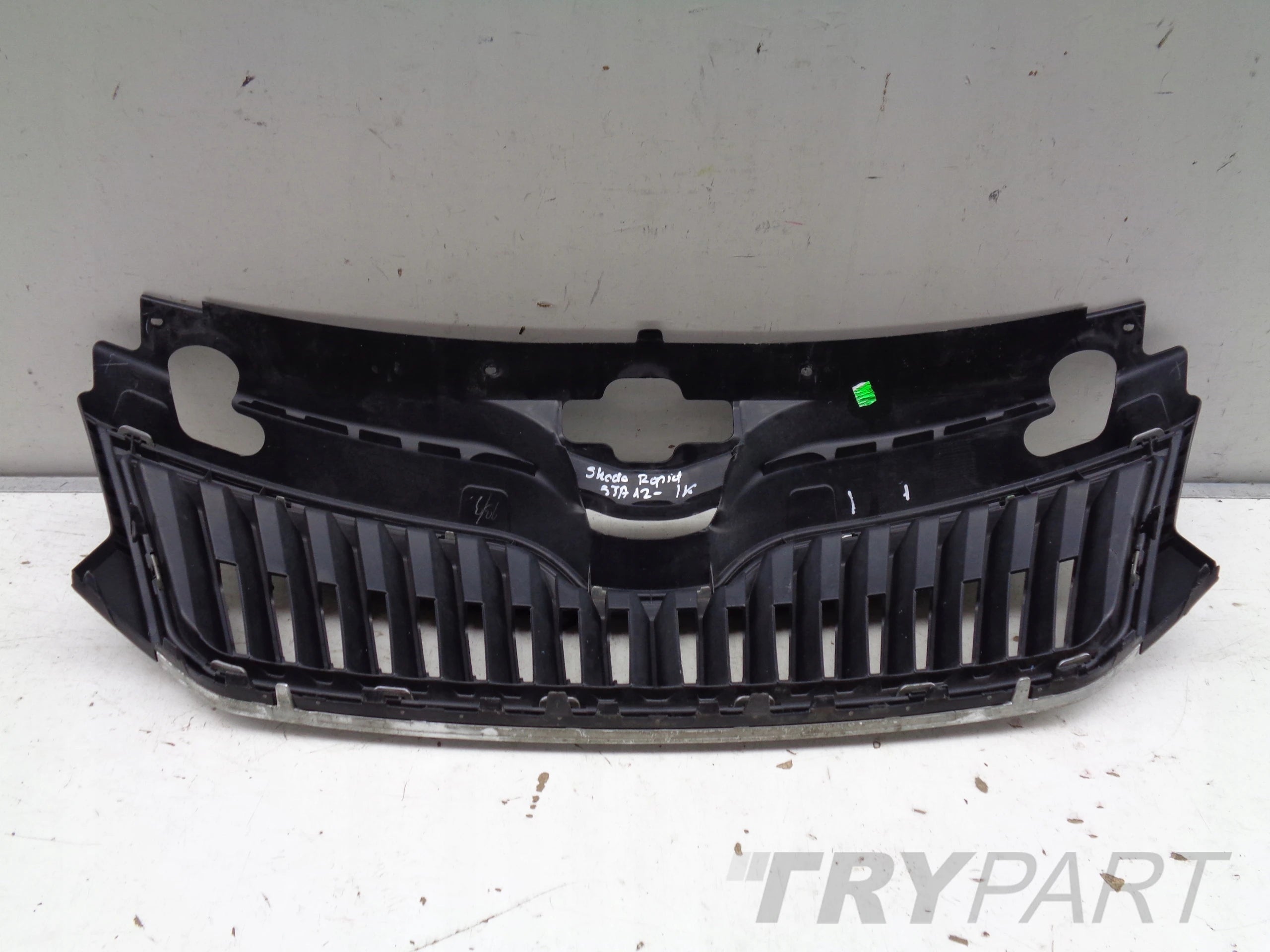 Radiator Grille for SKODA RAPID 5JA 12-