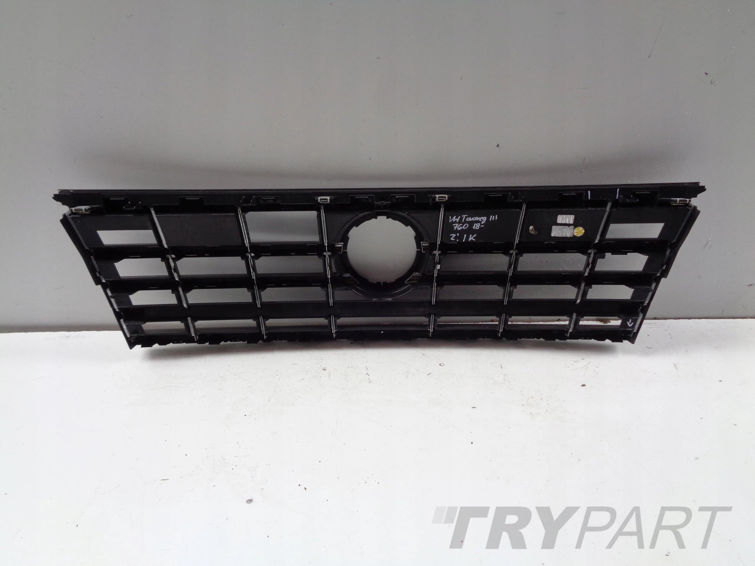 Radiator Grille VW TOUAREG III 760 18-