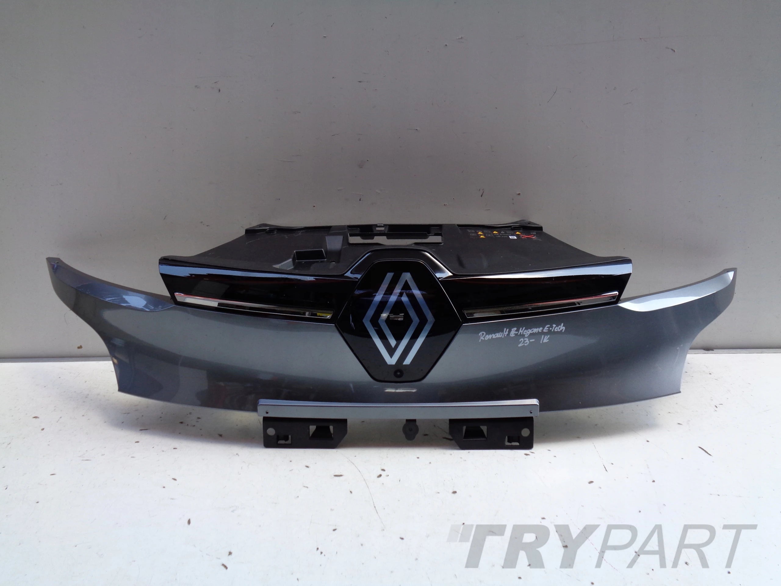 RENAULT MEGANE V E-TECH 23- Grille Cover for Camera
