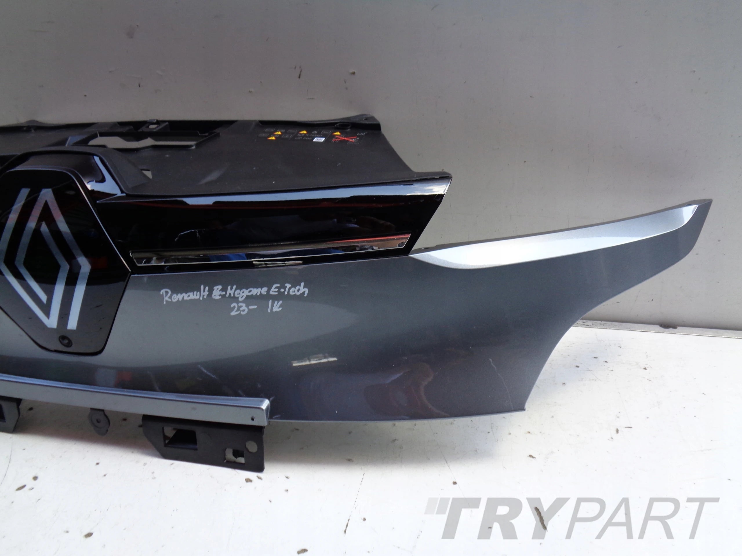 RENAULT MEGANE V E-TECH 23- Grille Cover for Camera