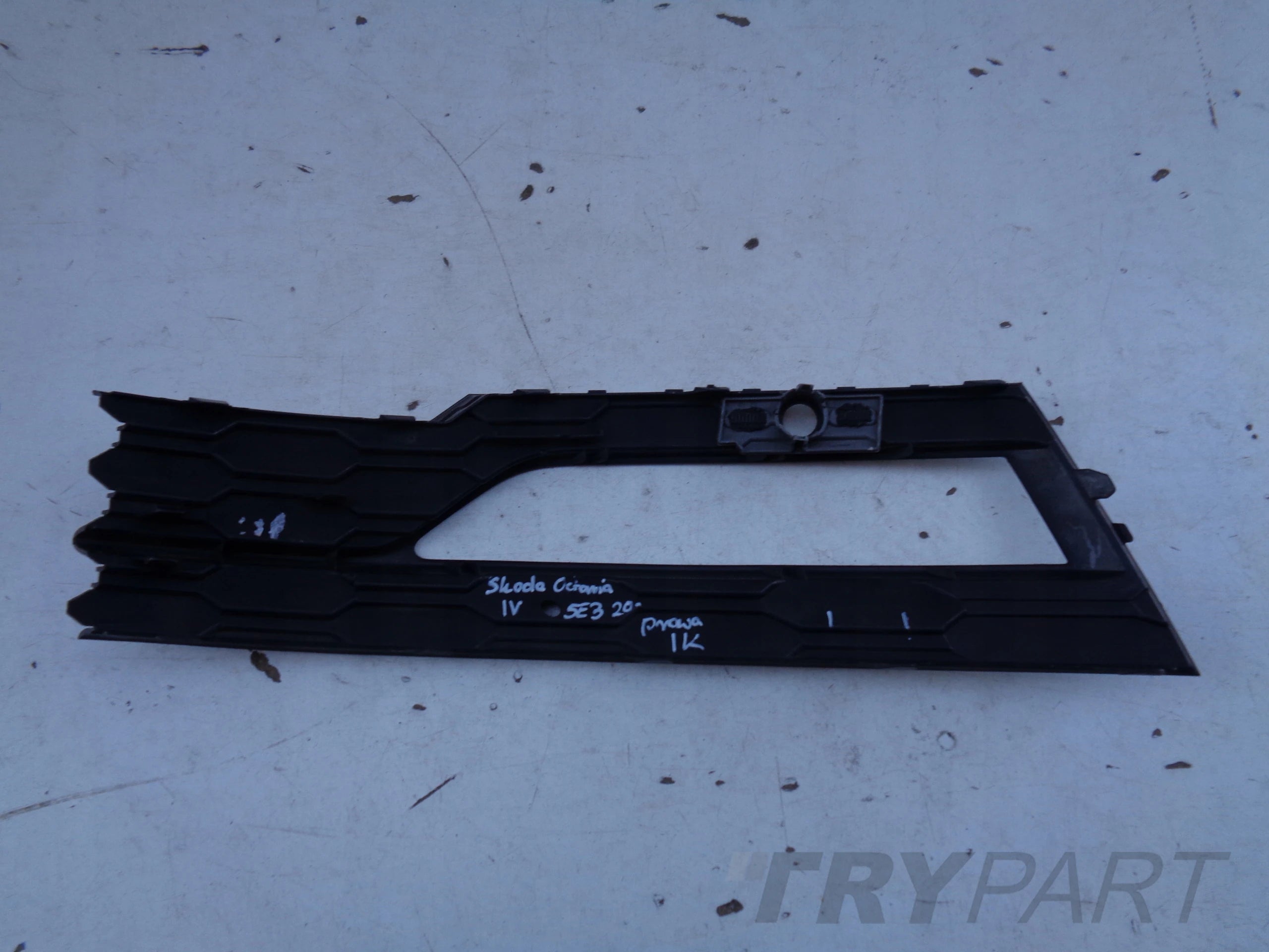 RIGHT BUMPER GRILLE SKODA OCTAVIA IV 4 5E3 20-