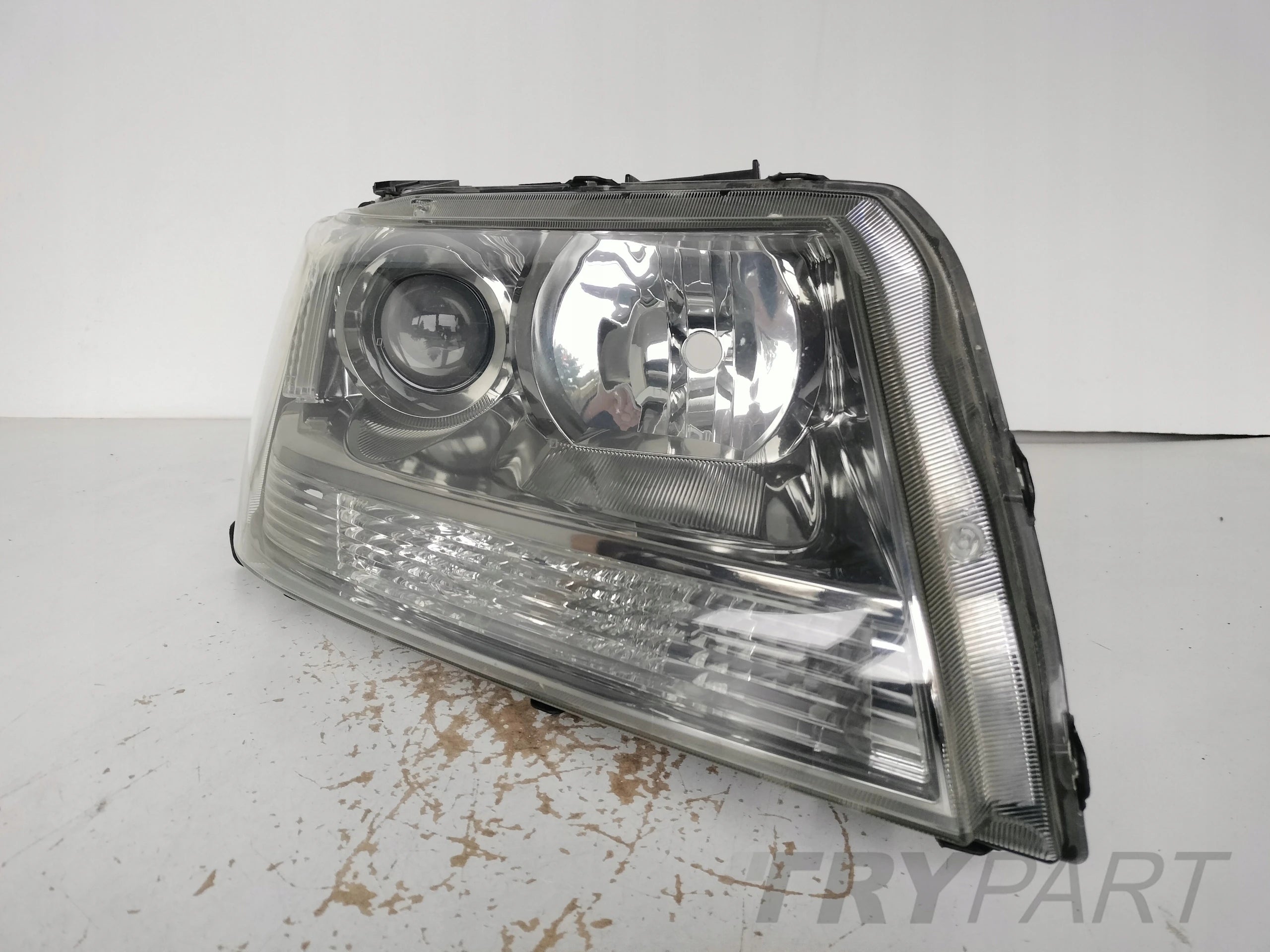 RIGHT HEADLIGHT FOR SUZUKI GRAND VITARA 05-