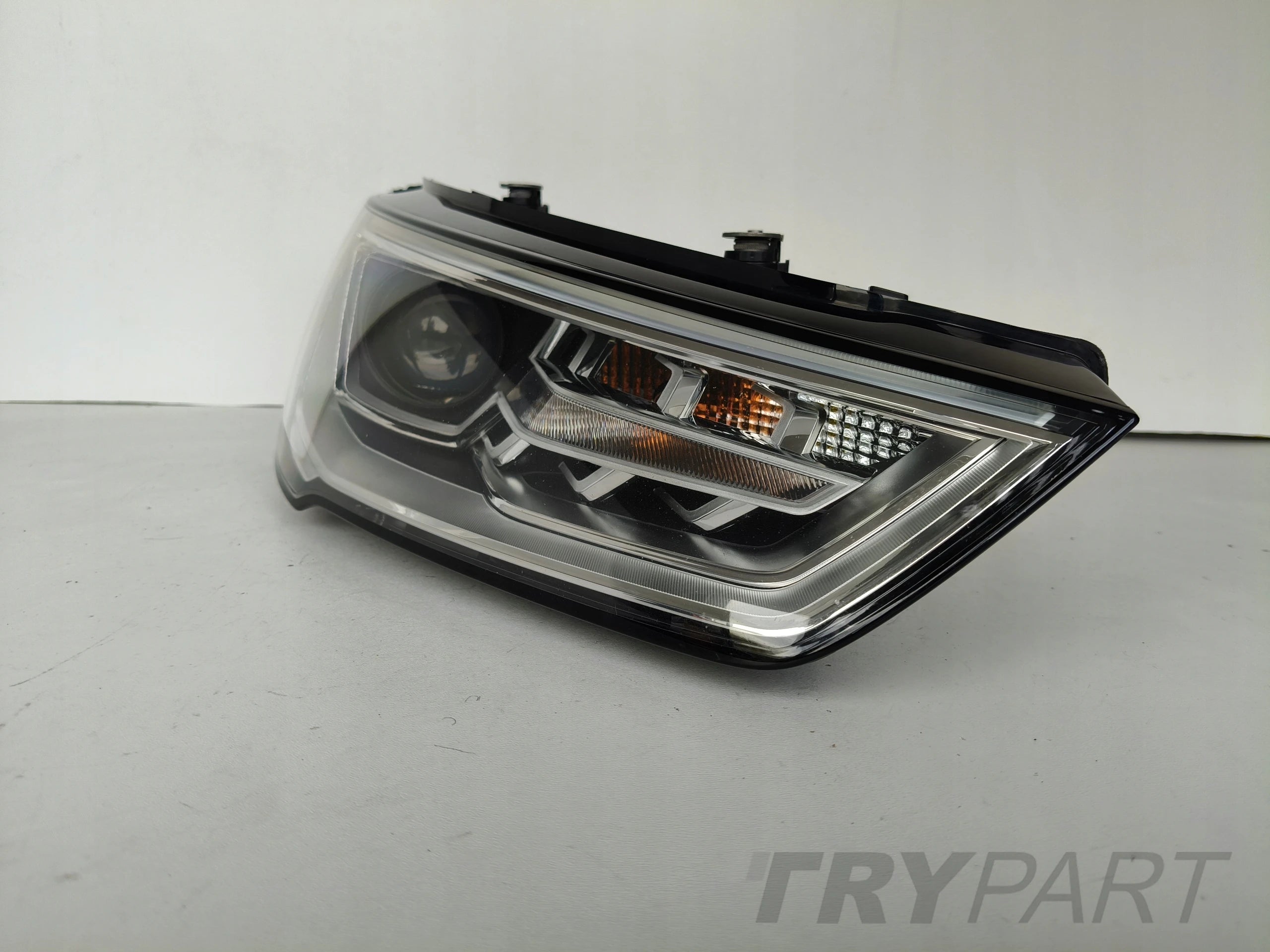 RIGHT HEADLIGHT LAMP AUDI A1 8X 8XA 14- LIFT XENON LED