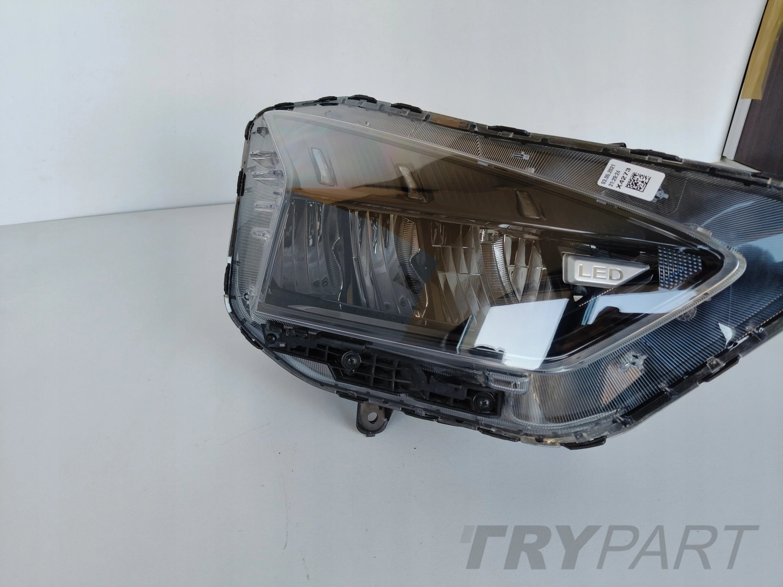 RIGHT HEADLIGHT LAMP FOR HYUNDAI BAYON 21- FULL LED