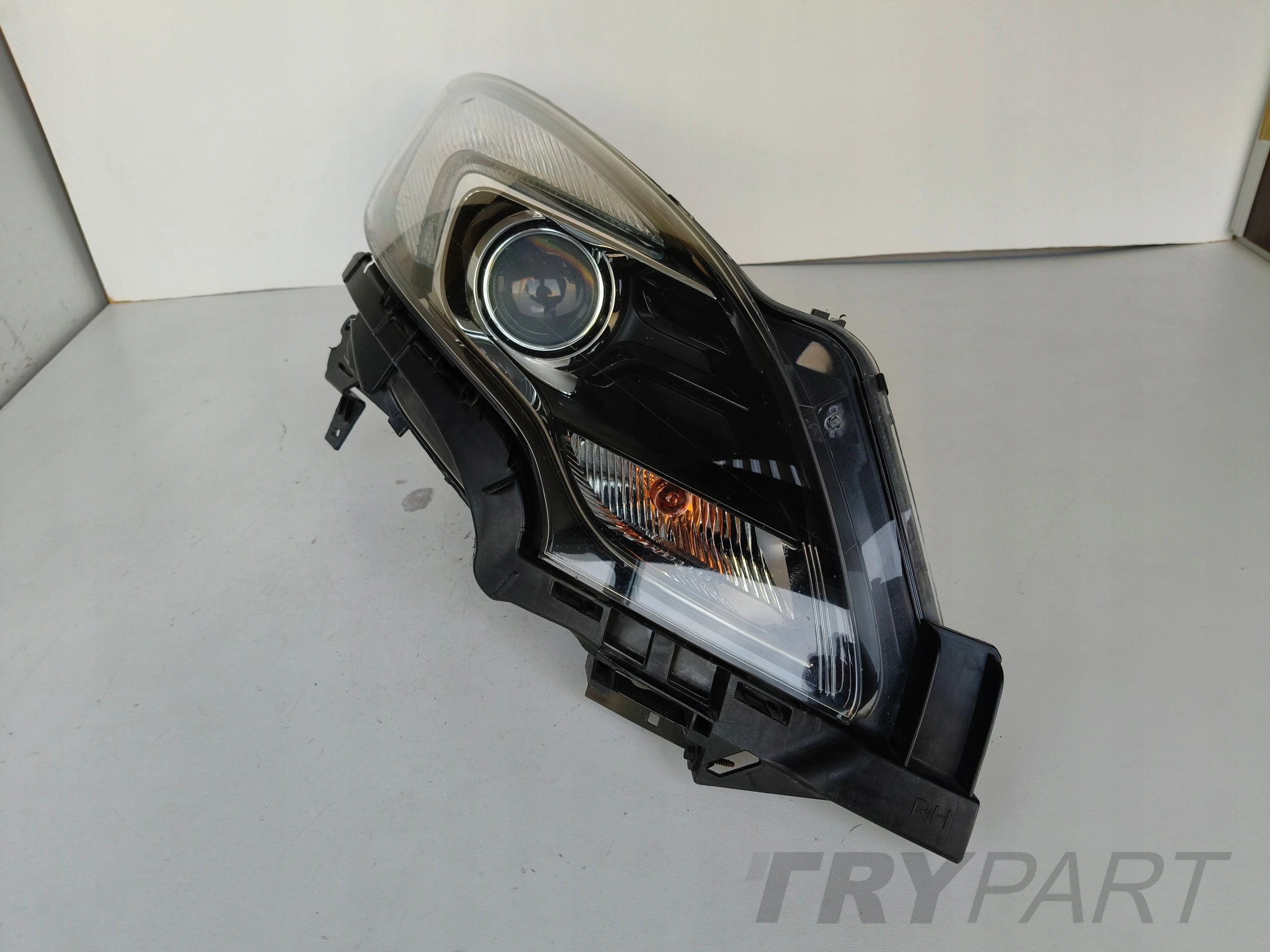 RIGHT HEADLIGHT LAMP FOR OPEL ZAFIRA C 12-16