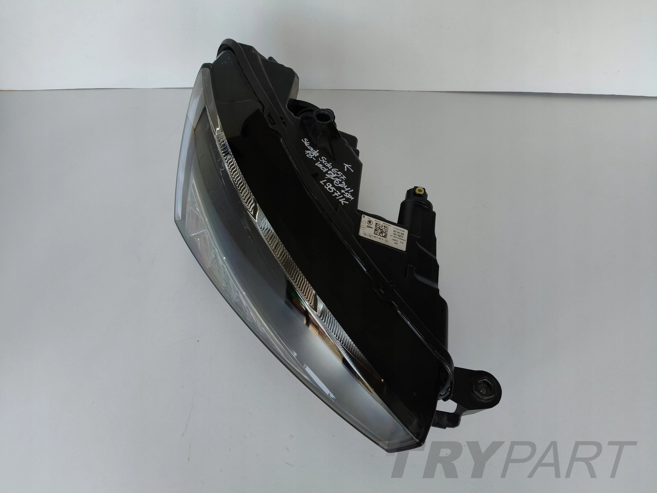 RIGHT HEADLIGHT LAMP FOR SKODA SCALA 657 18- LED