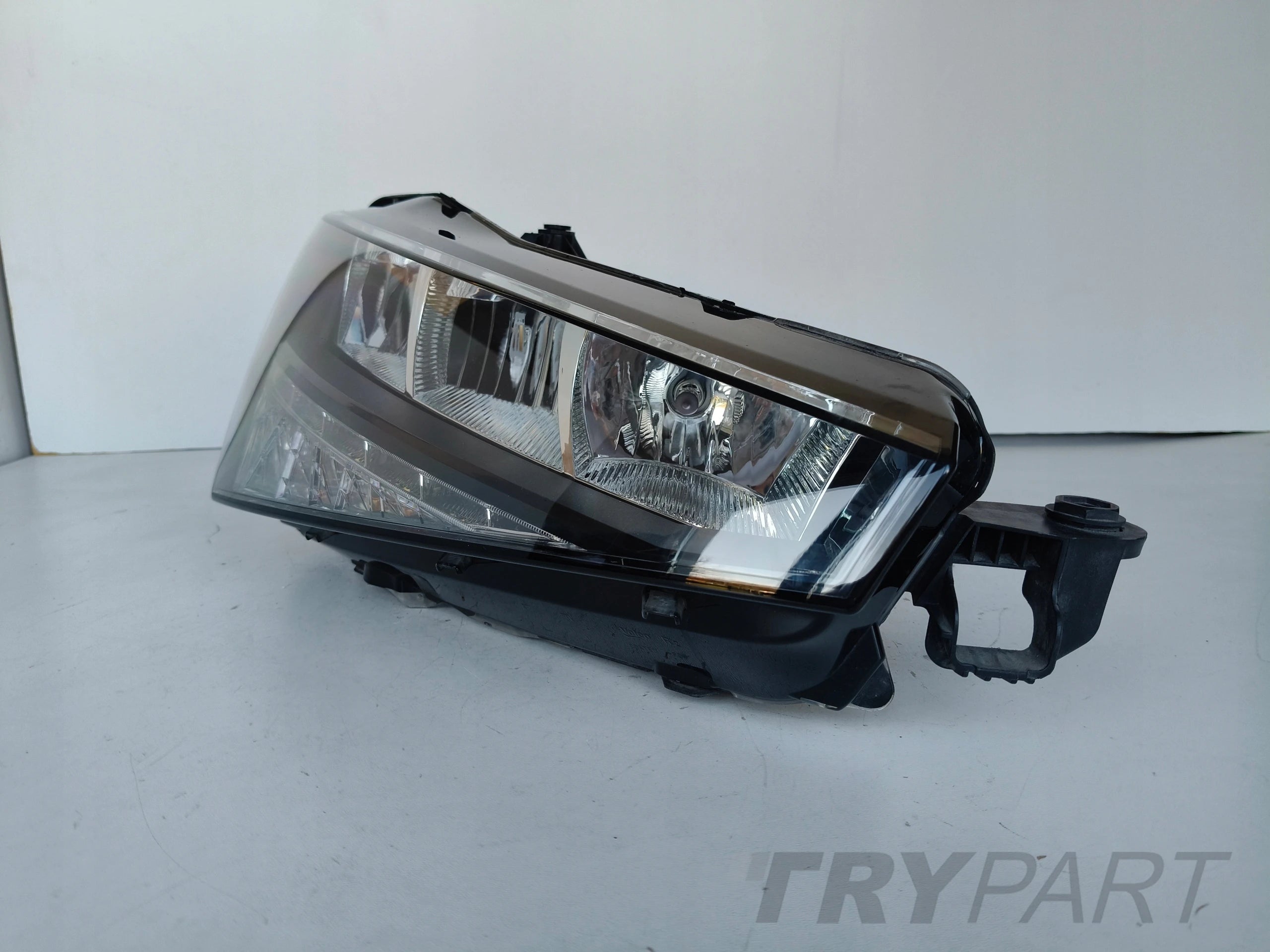 RIGHT HEADLIGHT LAMP FOR SKODA SCALA 657 18- LED