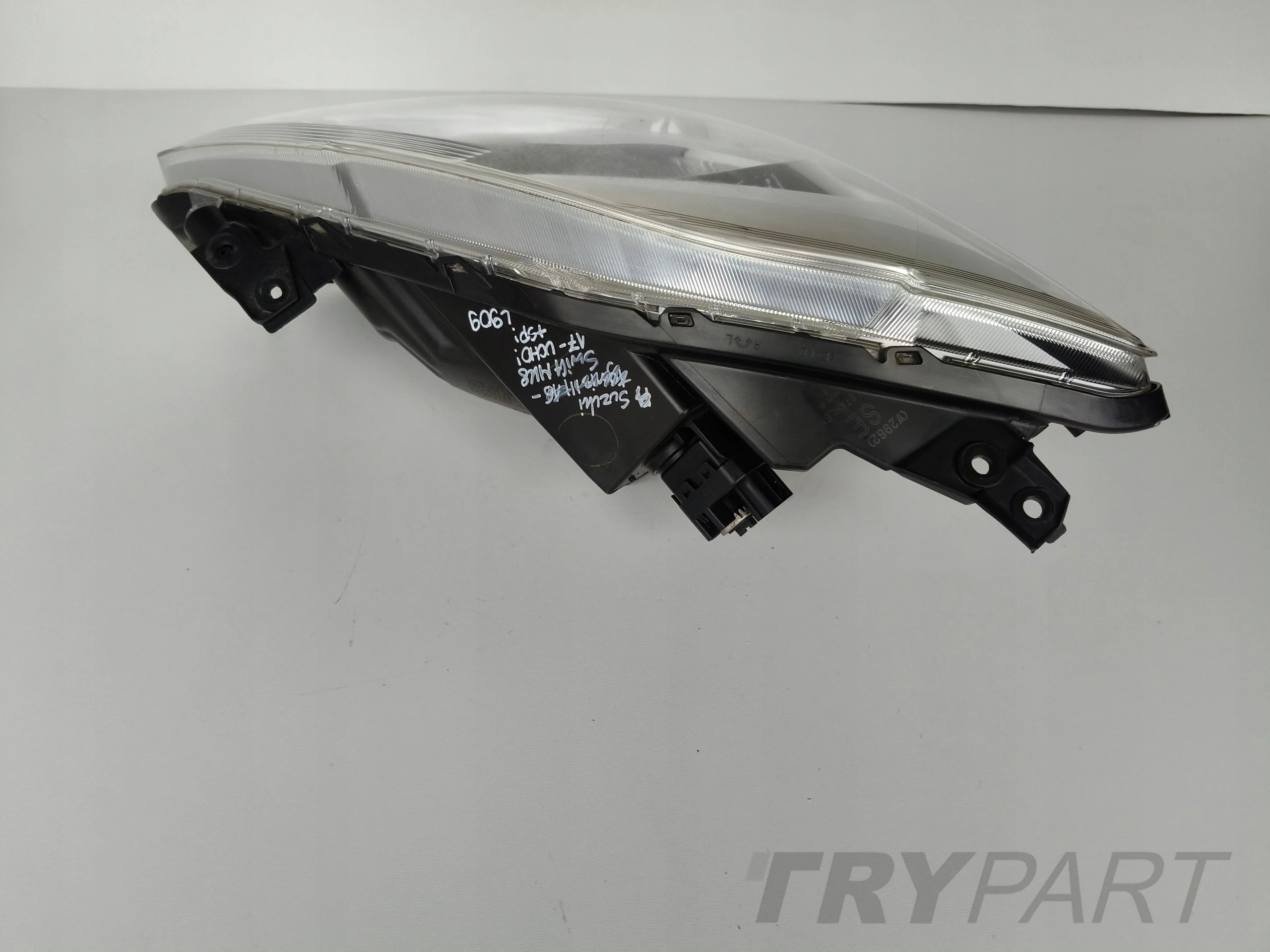 RIGHT HEADLIGHT LAMP FOR SUZUKI SWIFT MK8 17-