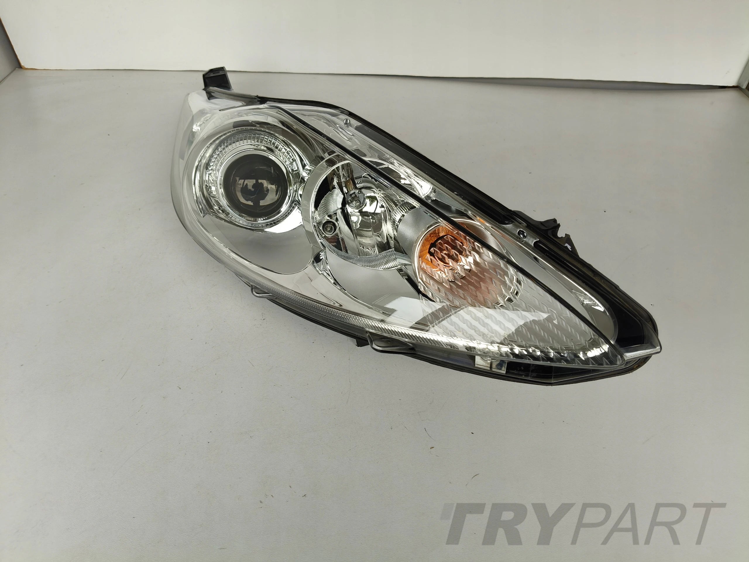 RIGHT HEADLIGHT LAMP FORD FIESTA MK7 08-12 LENS