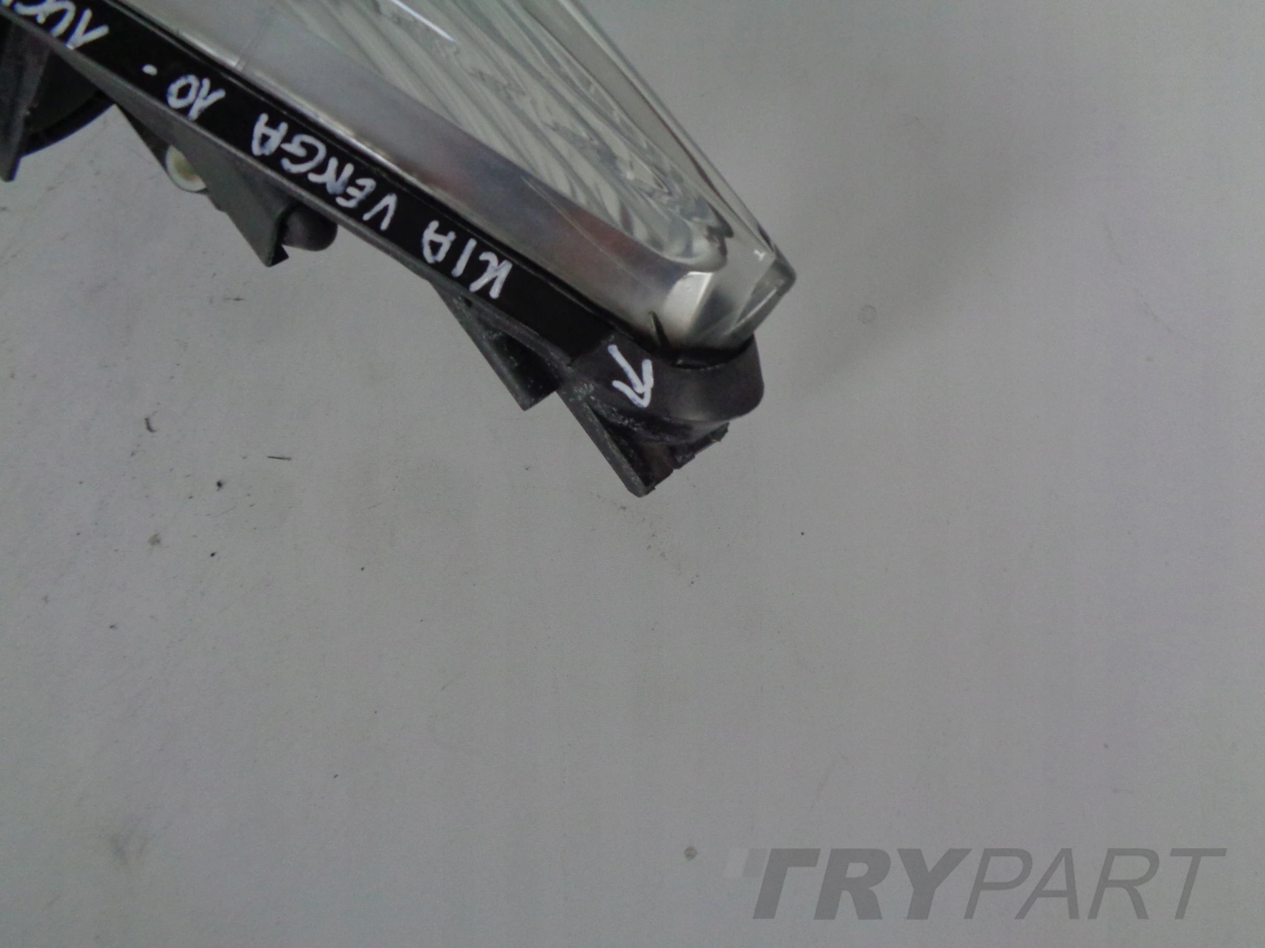 RIGHT HEADLIGHT LAMP KIA VENGA 10-