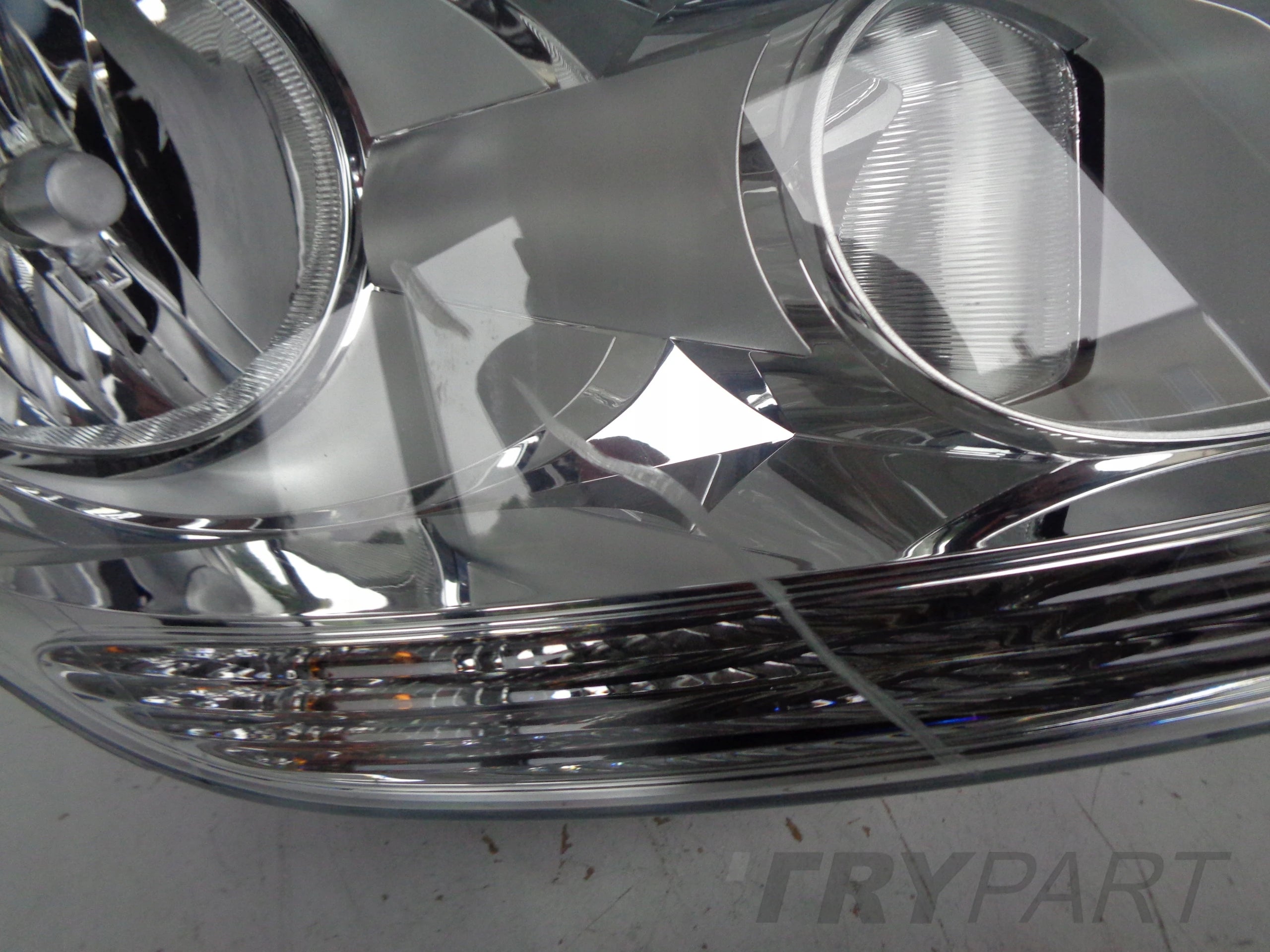 RIGHT HEADLIGHT LAMP KIA VENGA 10-