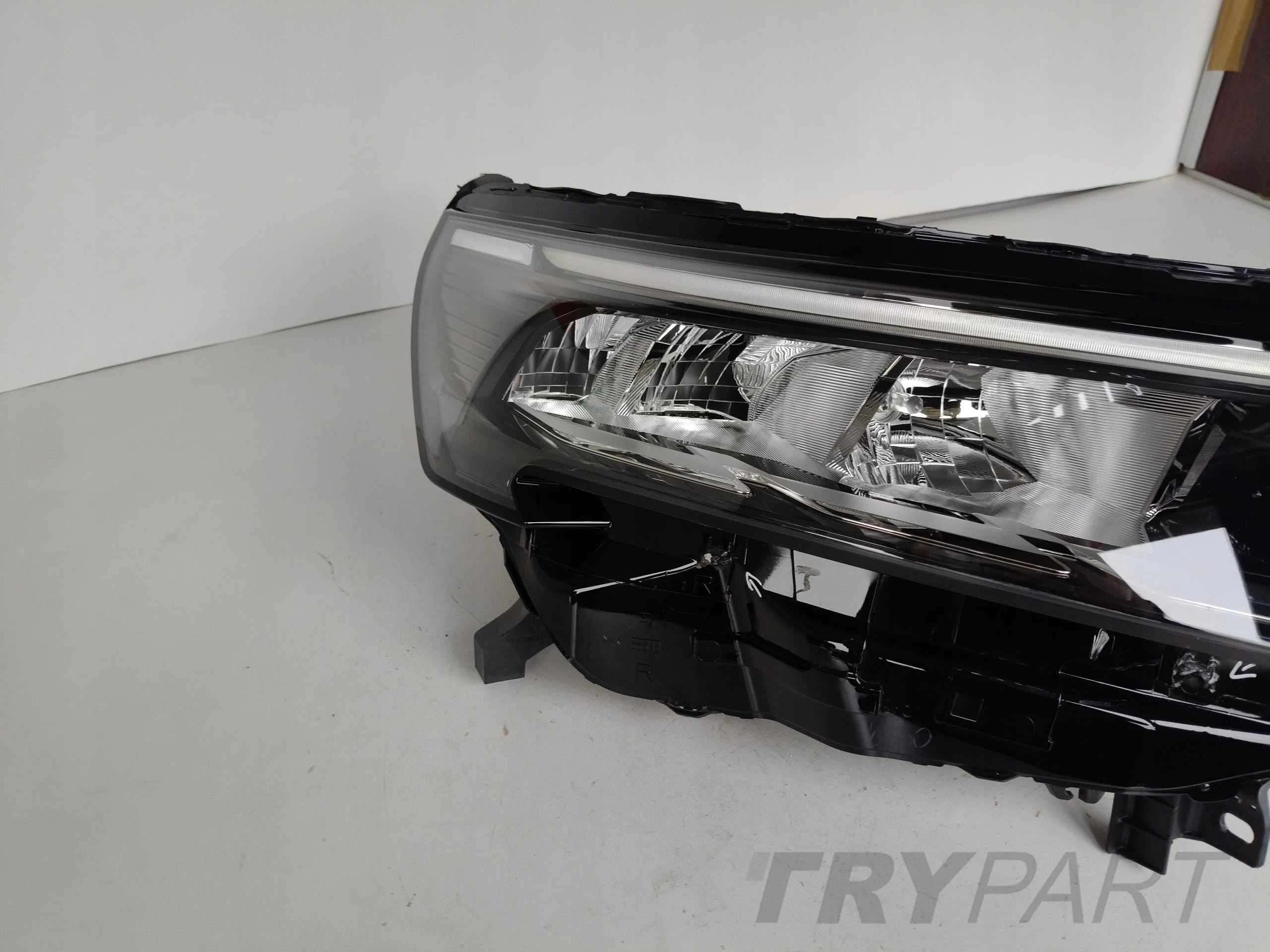 RIGHT HEADLIGHT LAMP NISSAN TOWNSTAR 22- LED