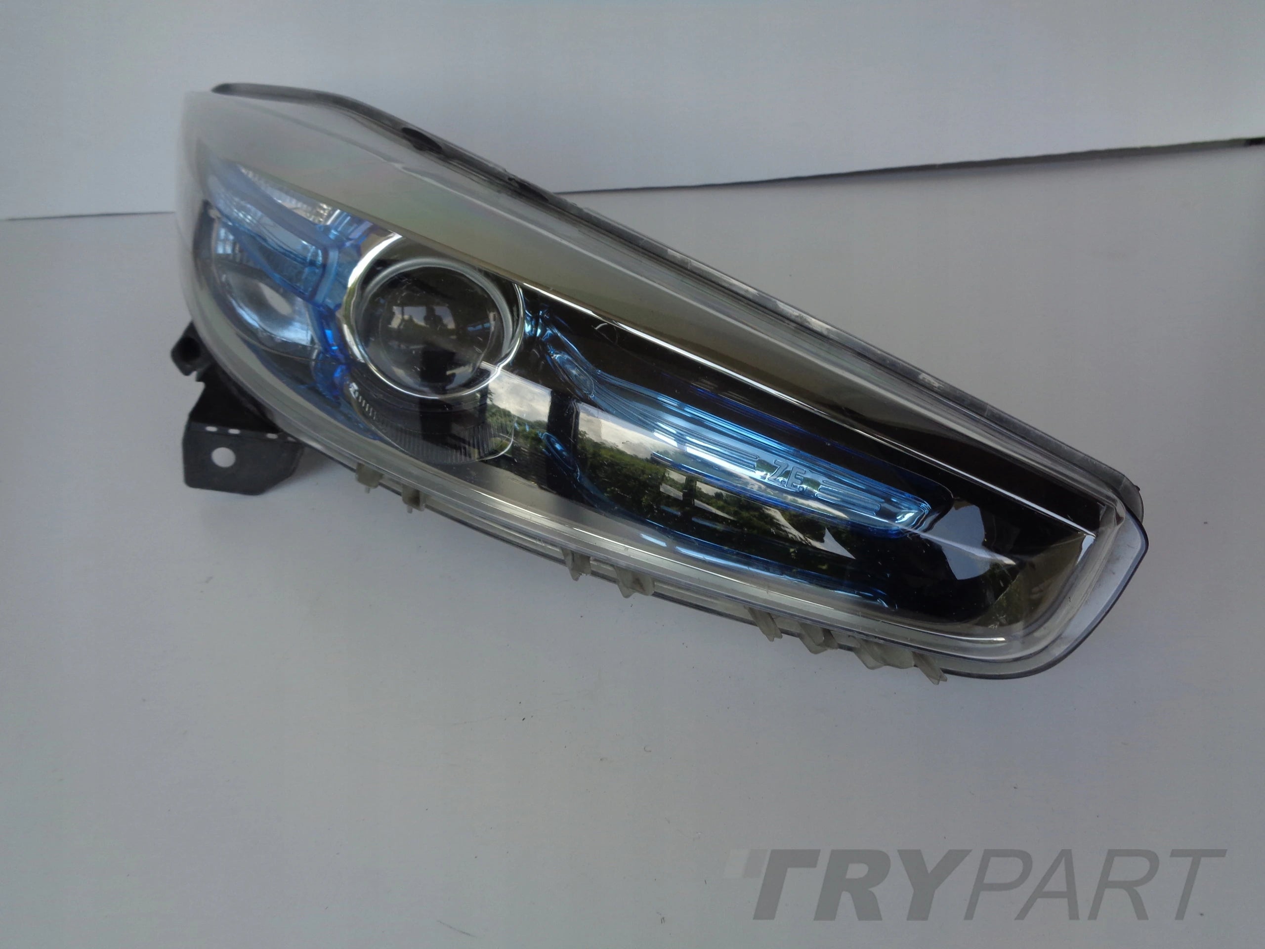 RIGHT HEADLIGHT LAMP RENAULT ZOE 12-