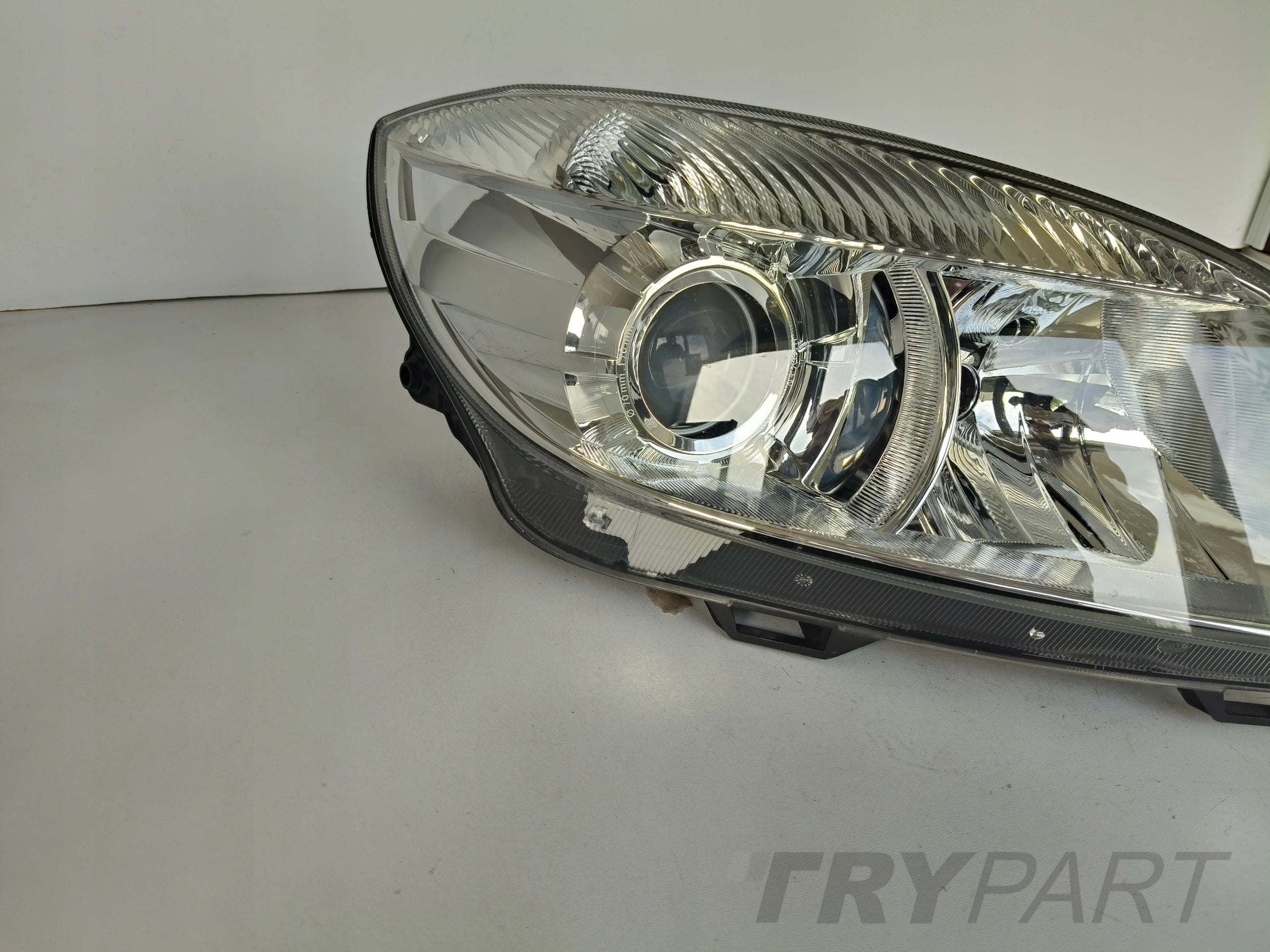 RIGHT HEADLIGHT LAMP SKODA FABIA II 2 5J 5J0 10- LIFT ROOMSTER