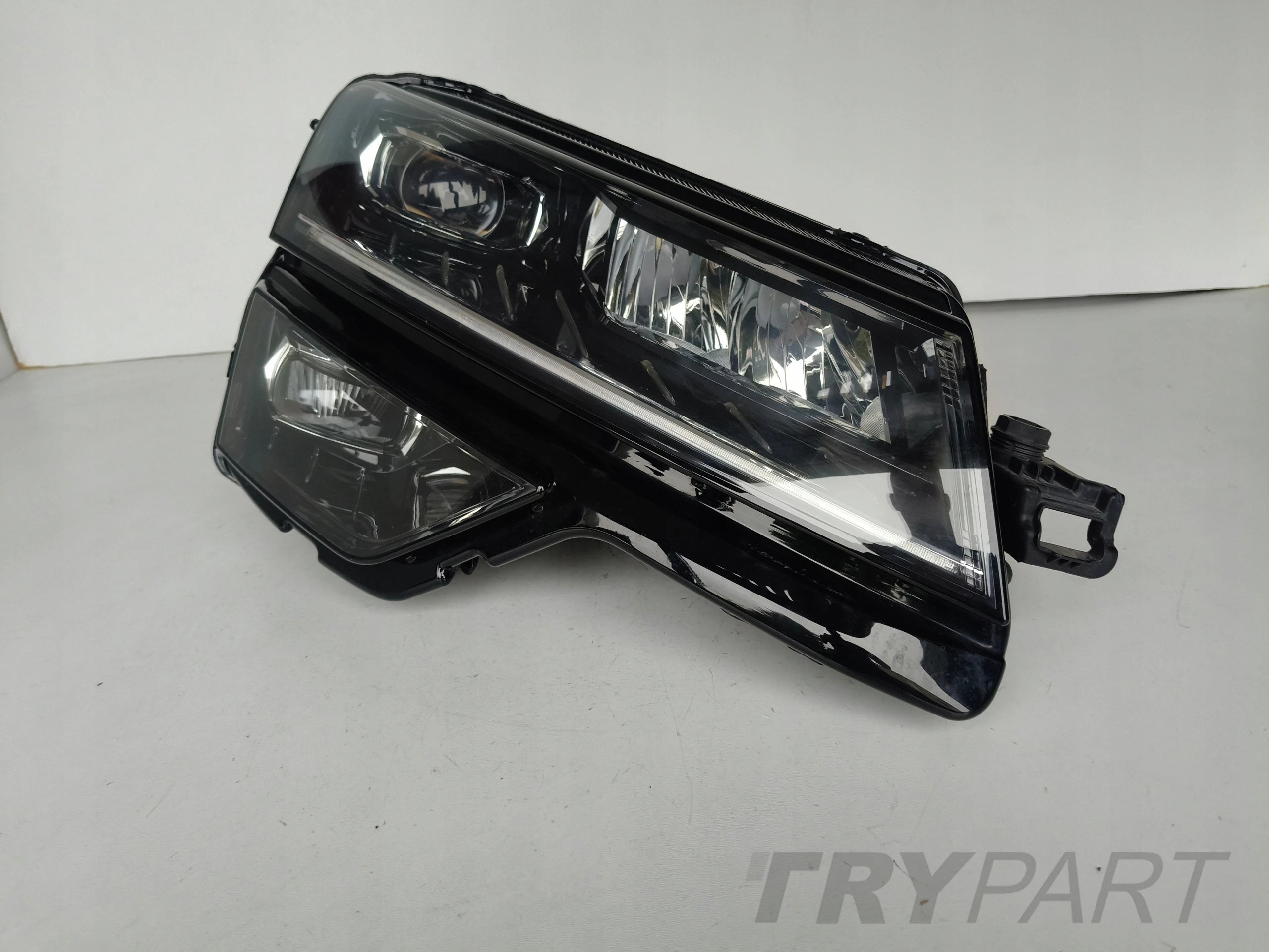 RIGHT HEADLIGHT LAMP SKODA KAROQ 57A 17- FULL LED