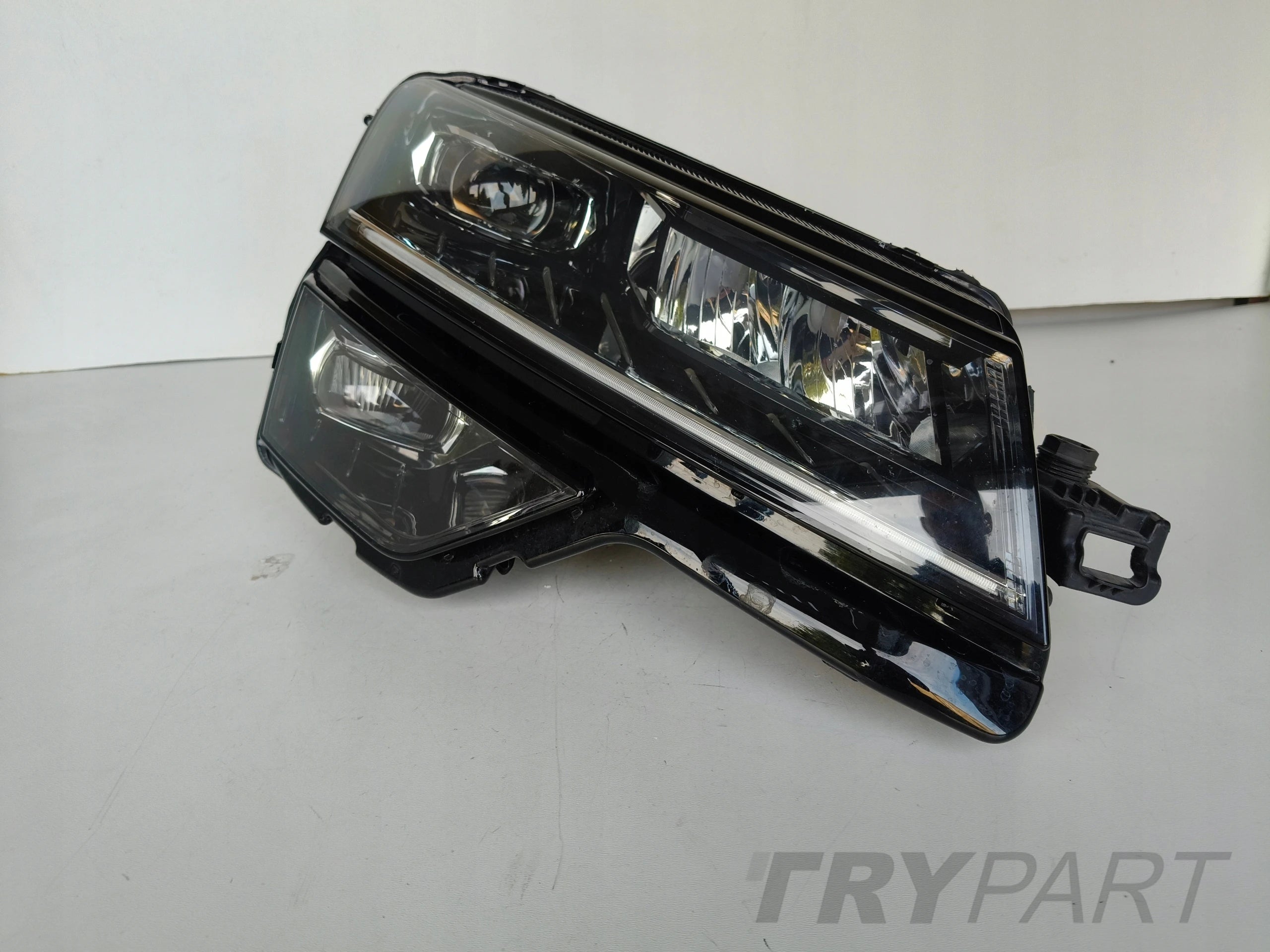 RIGHT HEADLIGHT LAMP SKODA KAROQ 57A 17- FULL LED