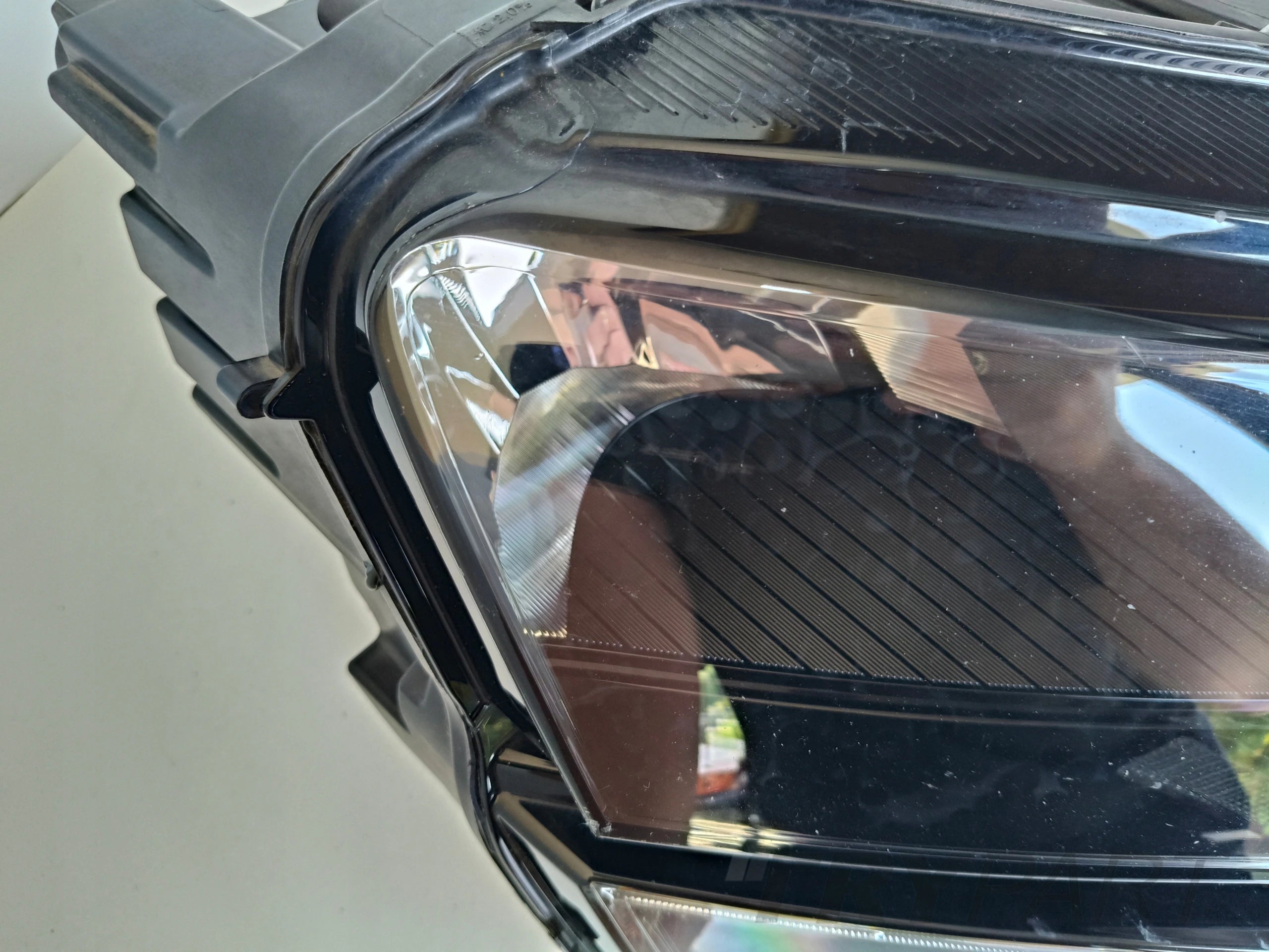 RIGHT HEADLIGHT LAMP SKODA KAROQ 57A 17- LED