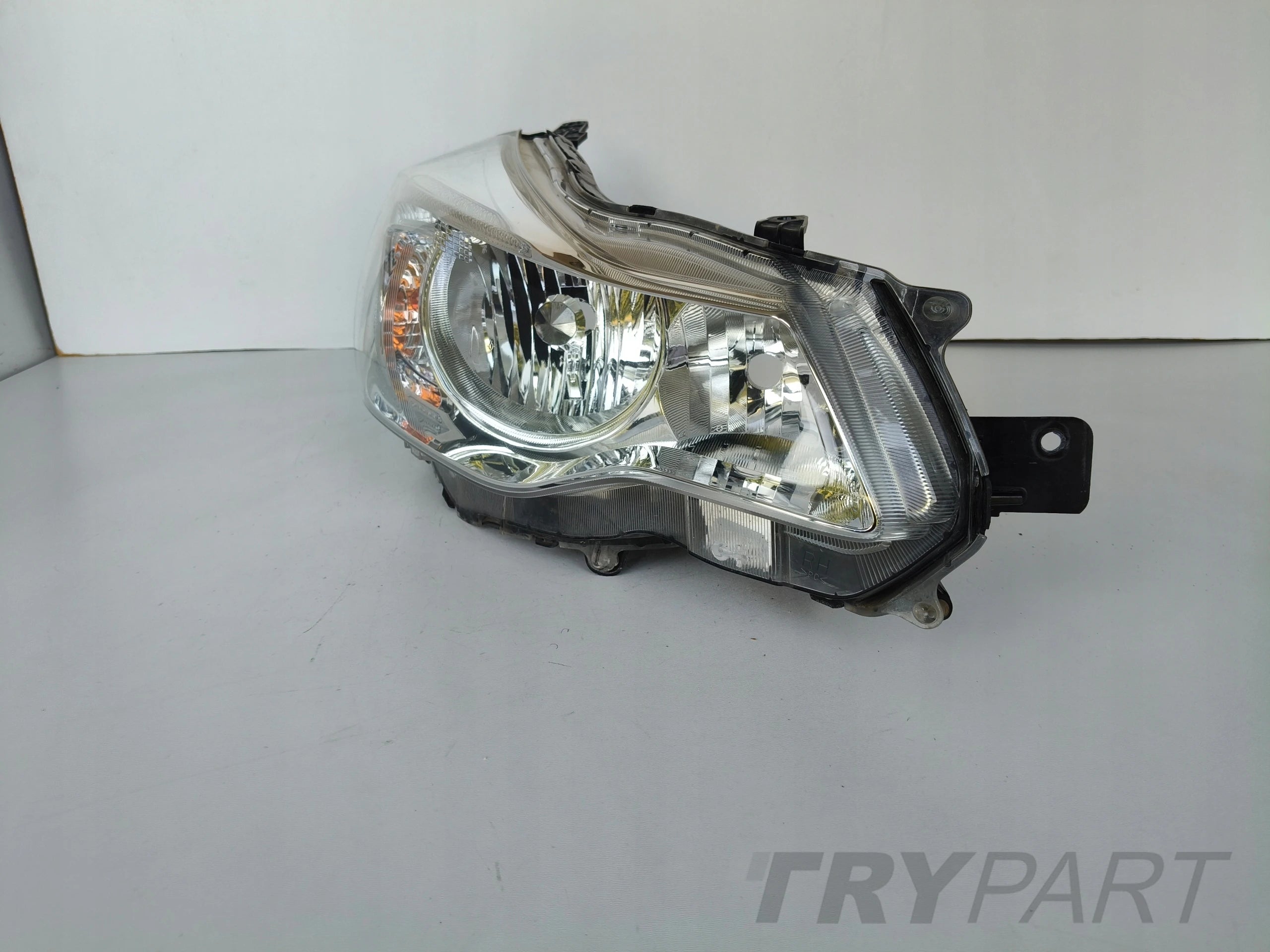 RIGHT HEADLIGHT LAMP SUBARU XV 11-