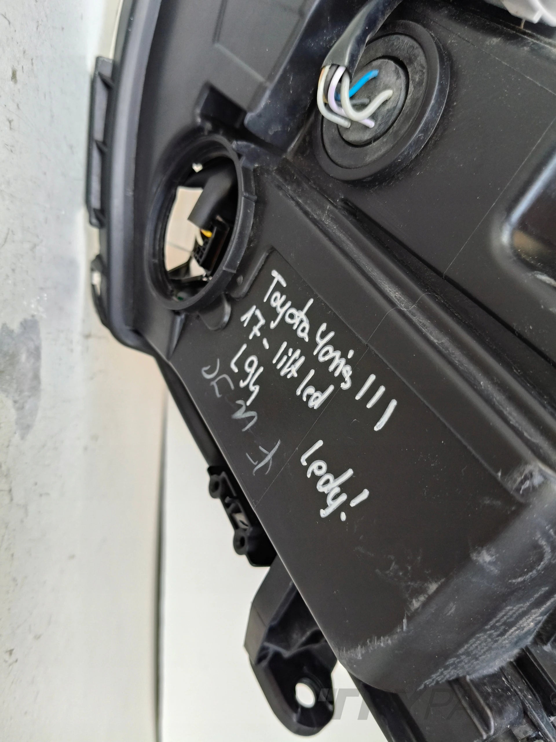 RIGHT HEADLIGHT LAMP TOYOTA YARIS III 17- FACELIFT LED