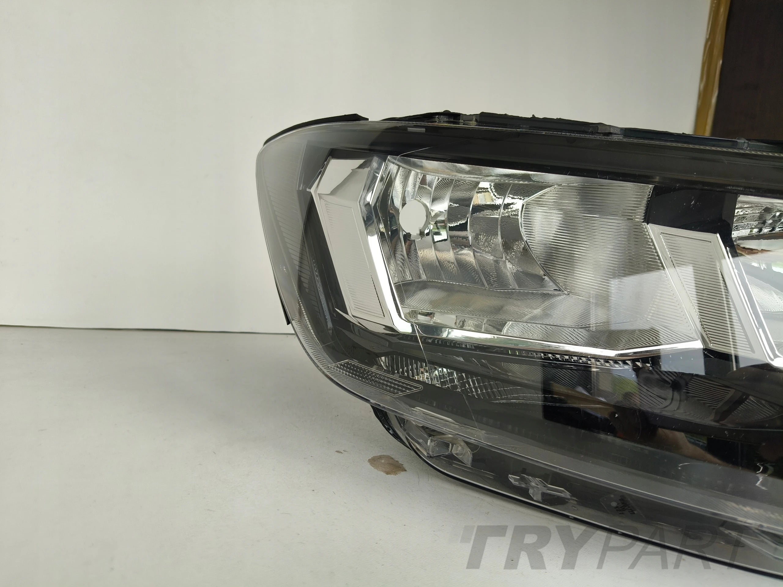 RIGHT HEADLIGHT LAMP VW CADDY 2K 2K8 20-