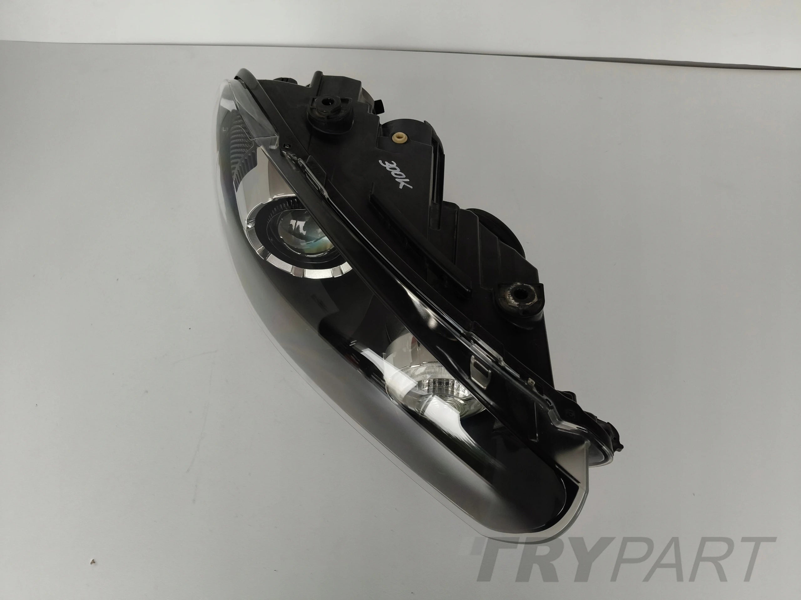 RIGHT HEADLIGHT LAMP VW SCIROCCO 1K8 08- XENON