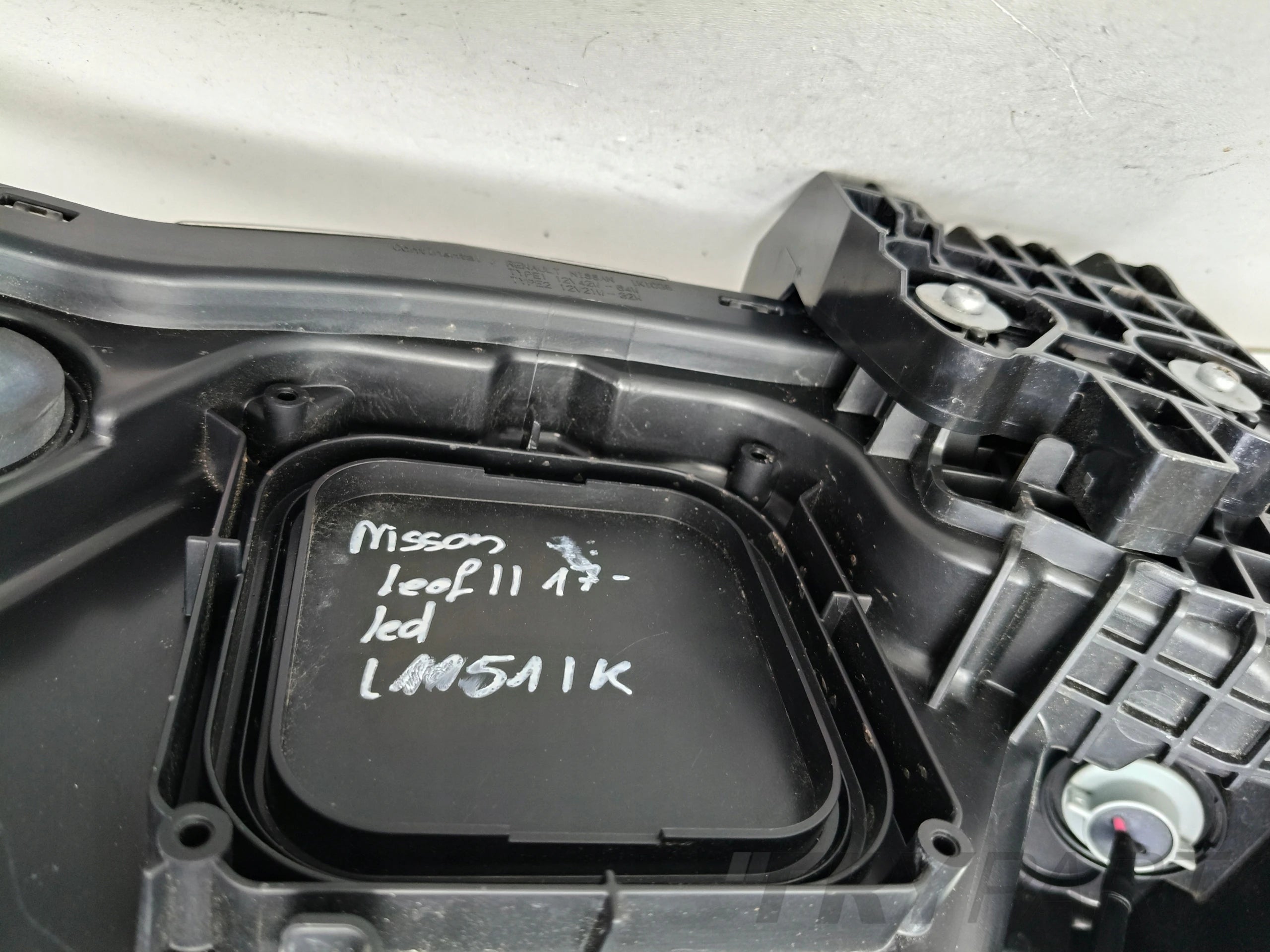 RIGHT HEADLIGHT NISSAN LEAF II 17- LED