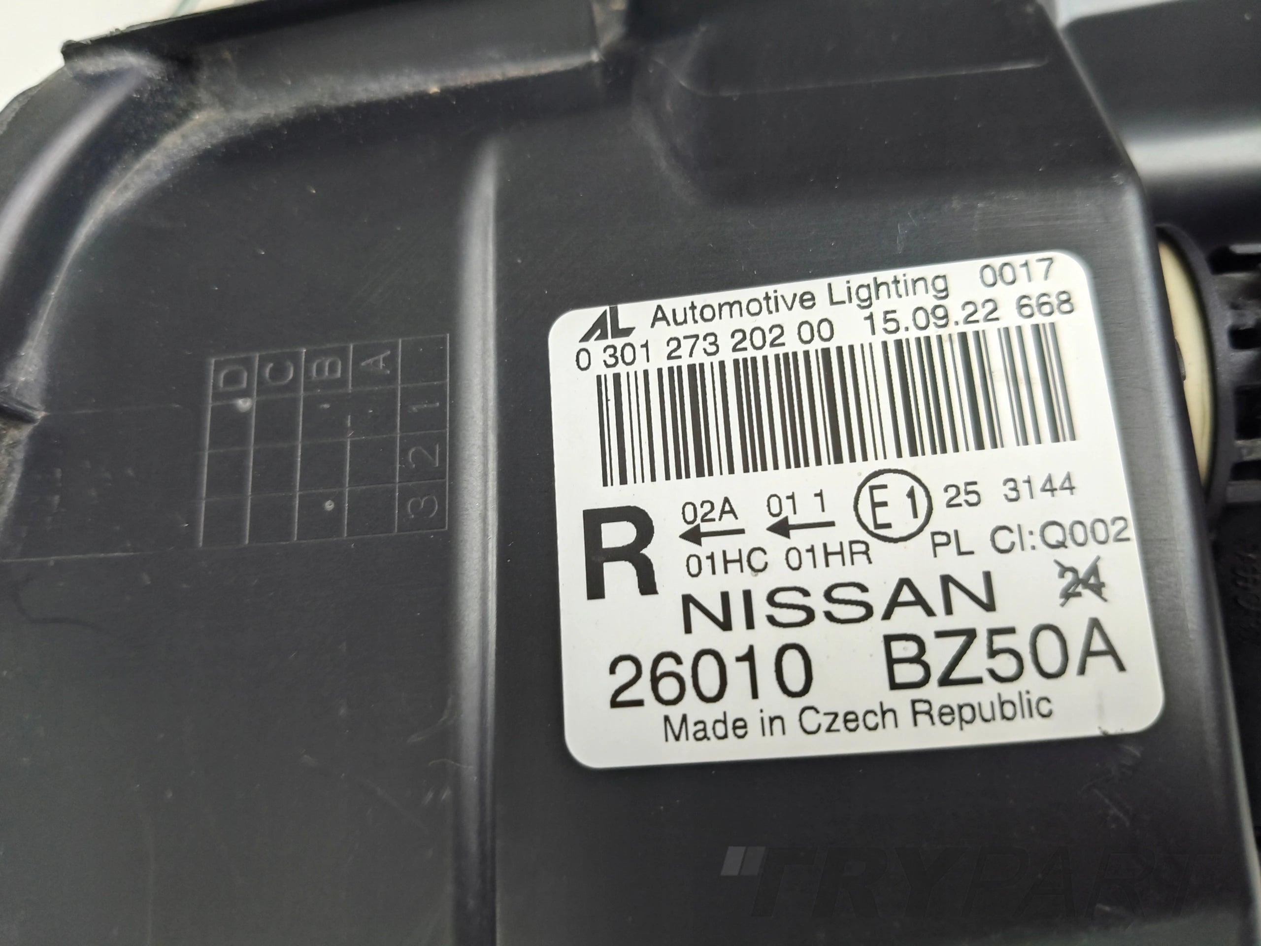 RIGHT HEADLIGHT NISSAN NV400 11-
