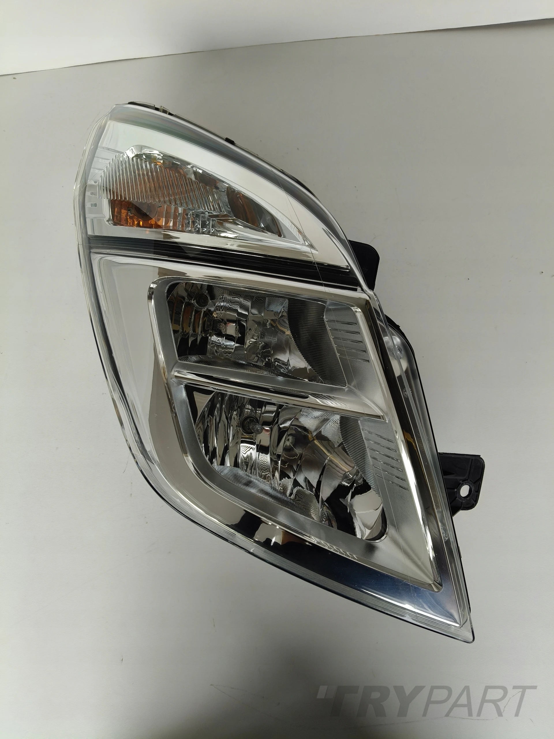 RIGHT HEADLIGHT NISSAN NV400 11-