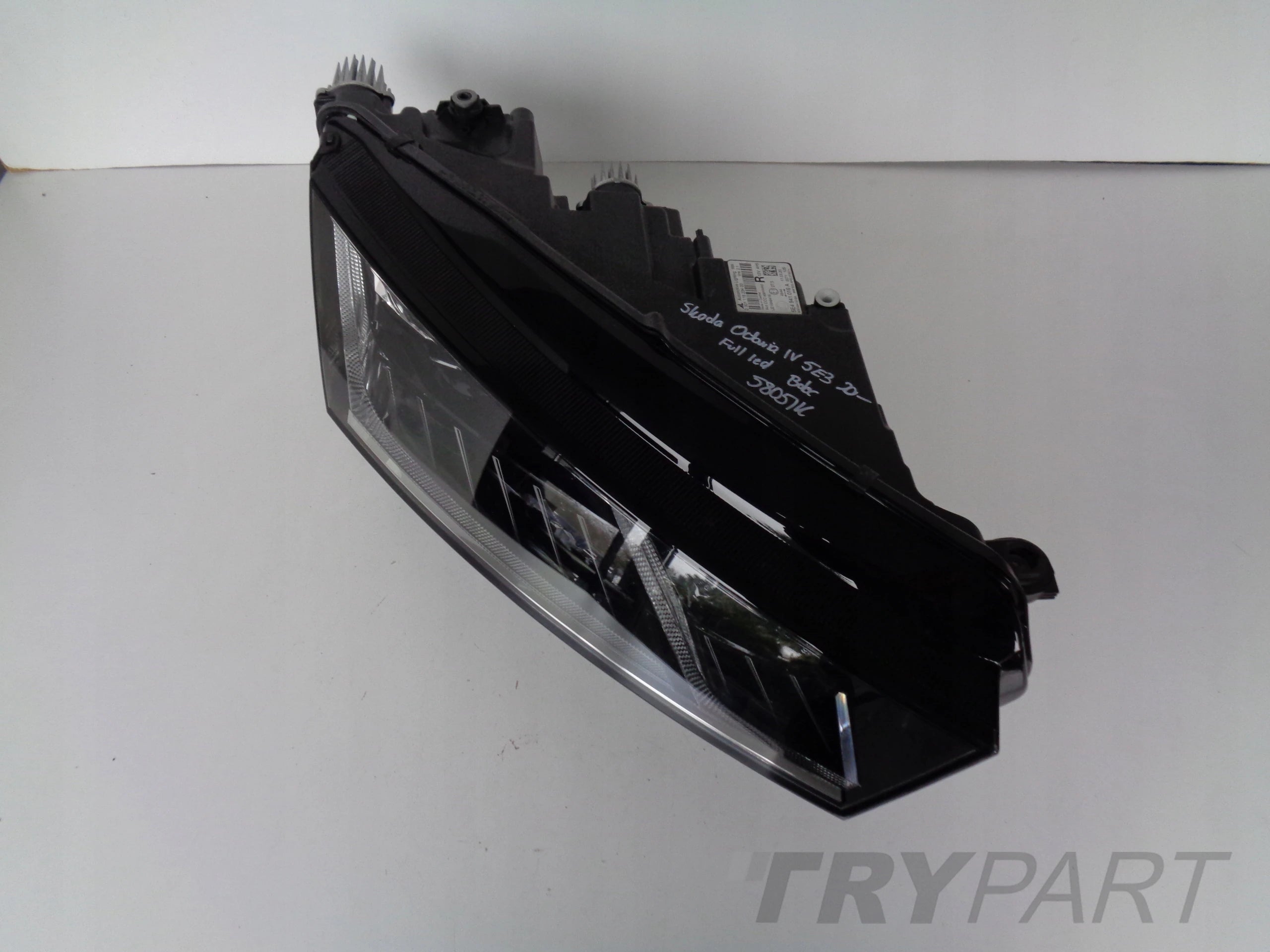 RIGHT HEADLIGHT SKODA OCTAVIA IV 5E3 20- FULL LED