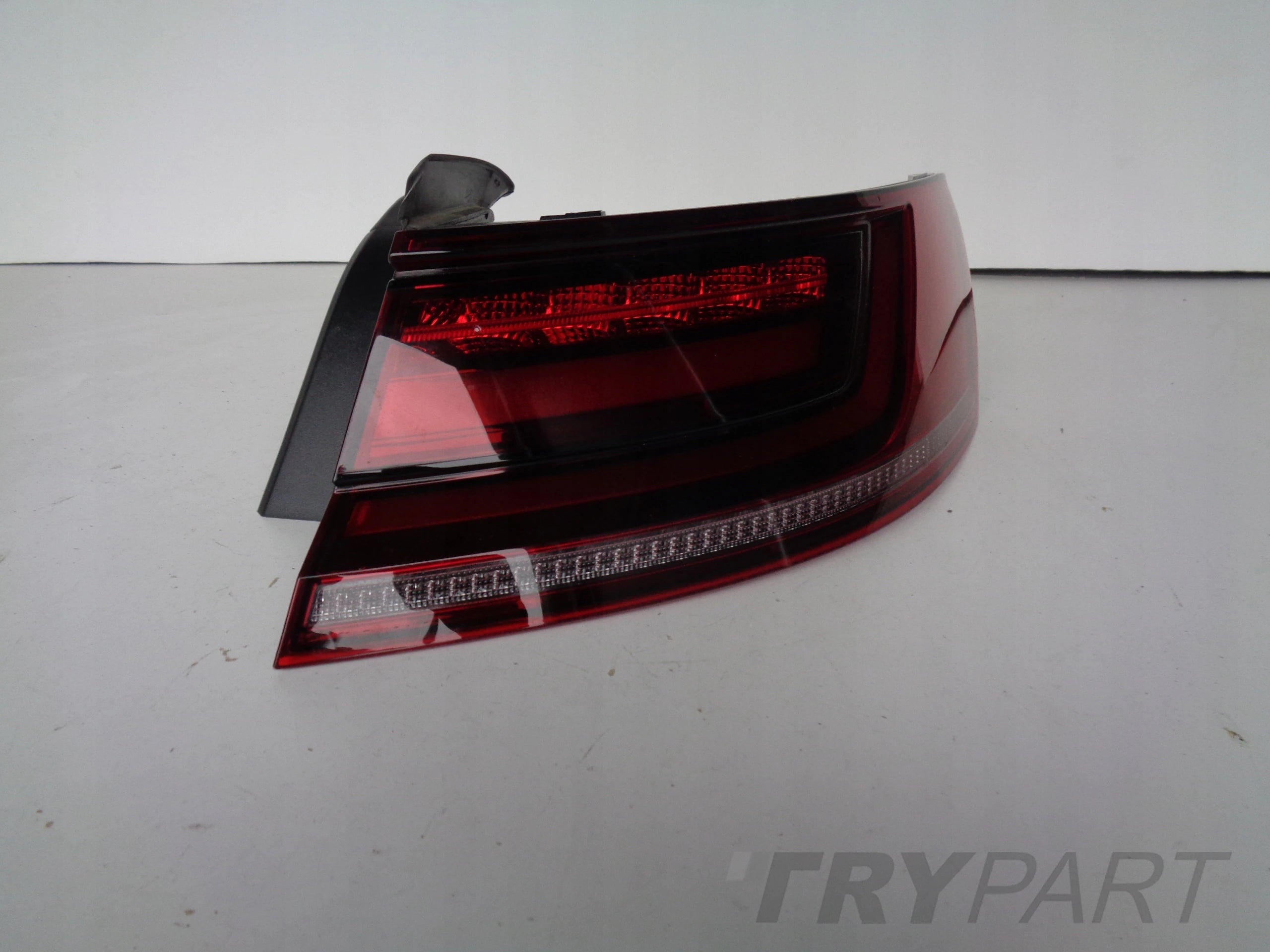 RIGHT REAR LIGHT VW ARTEON 3G8 17- LED