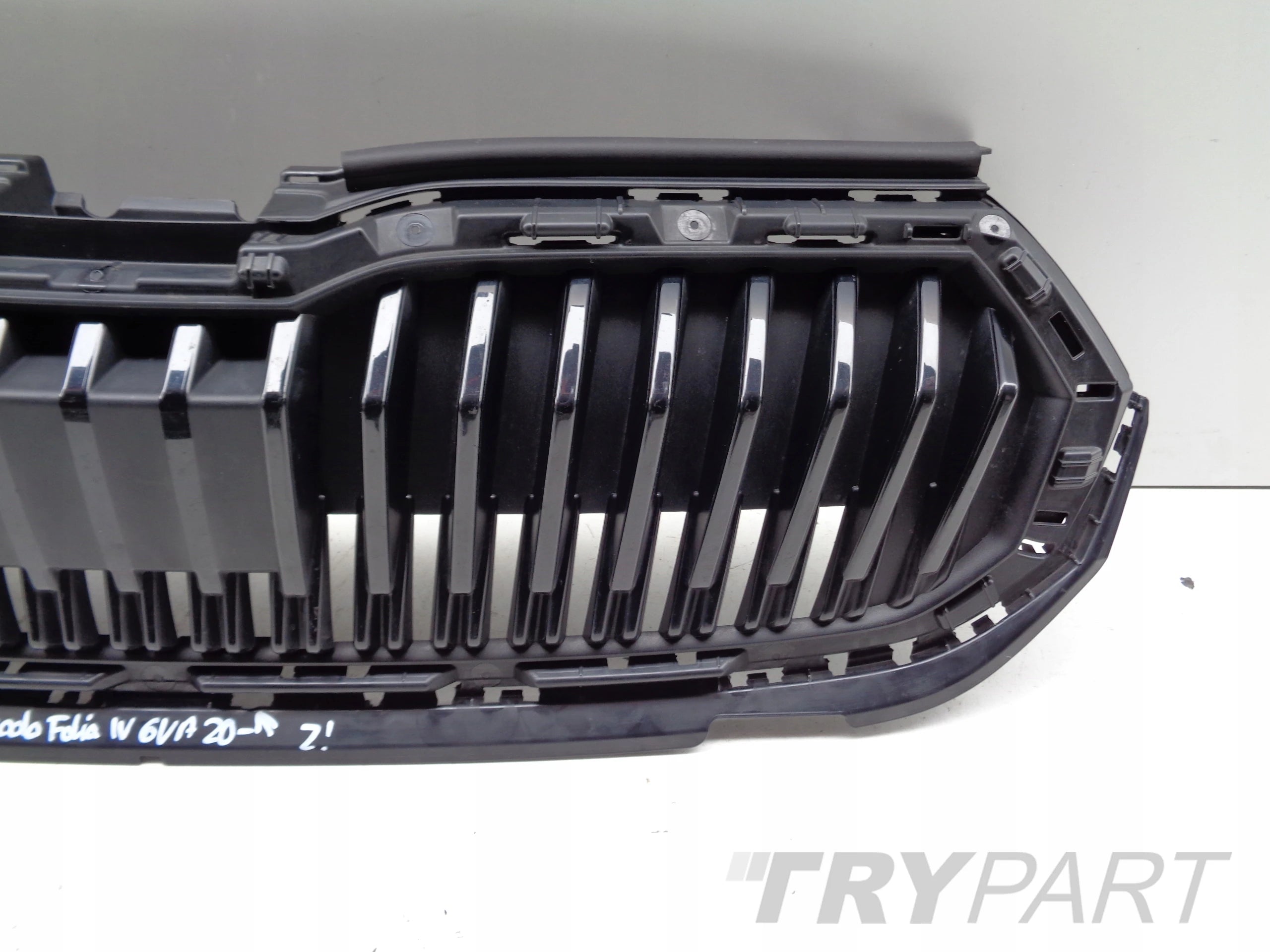 SKODA FABIA IV 4 6VA 20- Radiator Grille