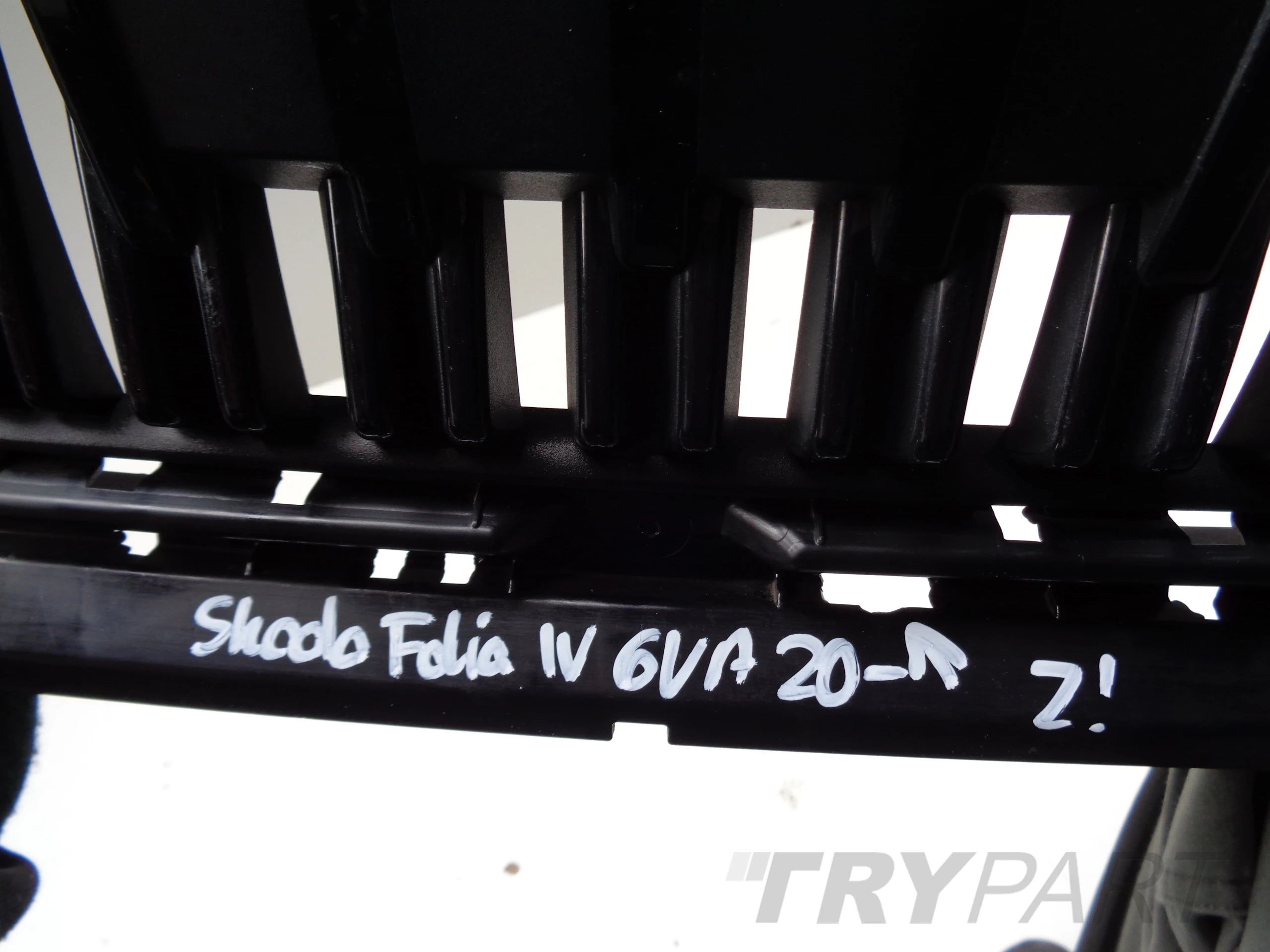 SKODA FABIA IV 4 6VA 20- Radiator Grille