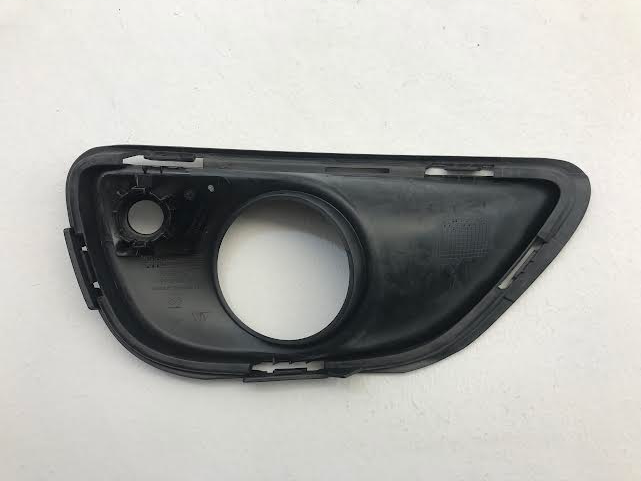 Porsche Cayenne (92A) 2011-2017 New Front fog light trim/grille OEM: 7P5807823