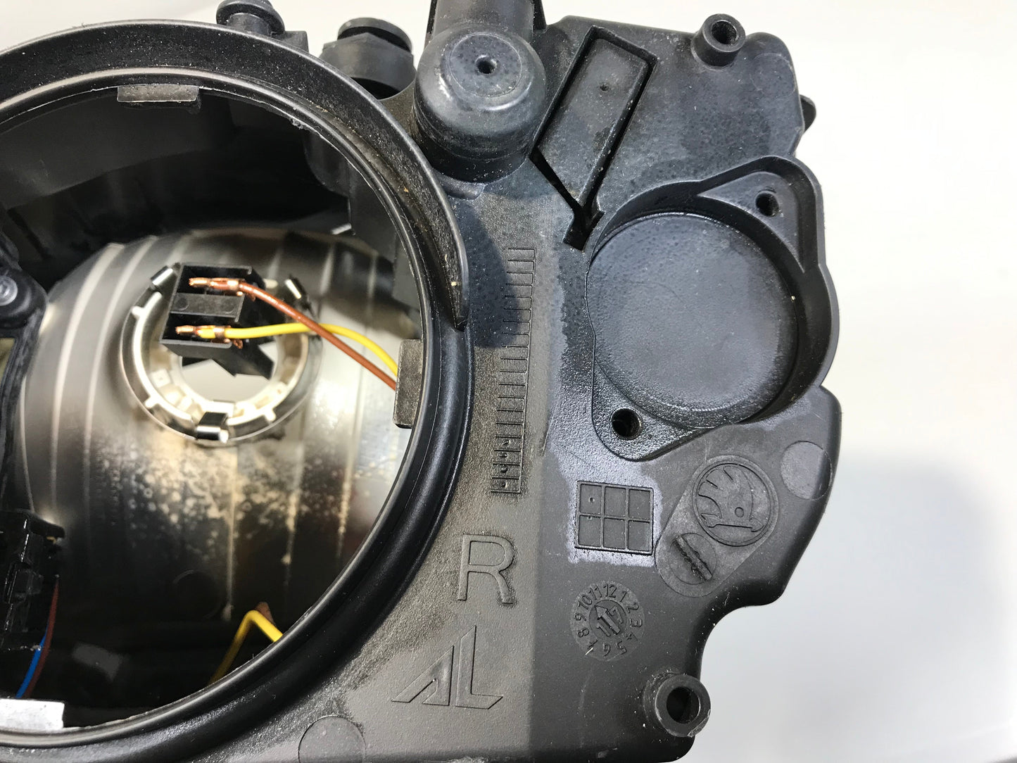 Skoda Octavia 3 III 5E0  2016-2019 Front Headlight Right Side 5E1941018  ( LHD )