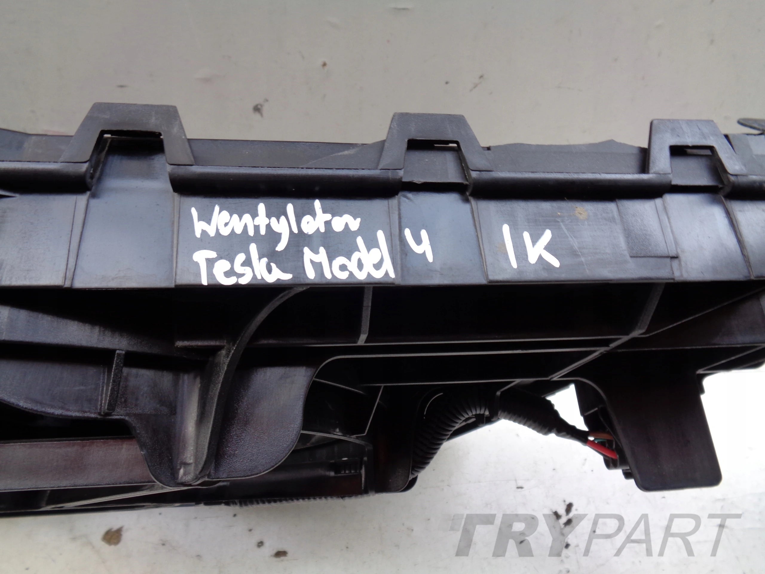 TESLA MODEL Y CASE FAN