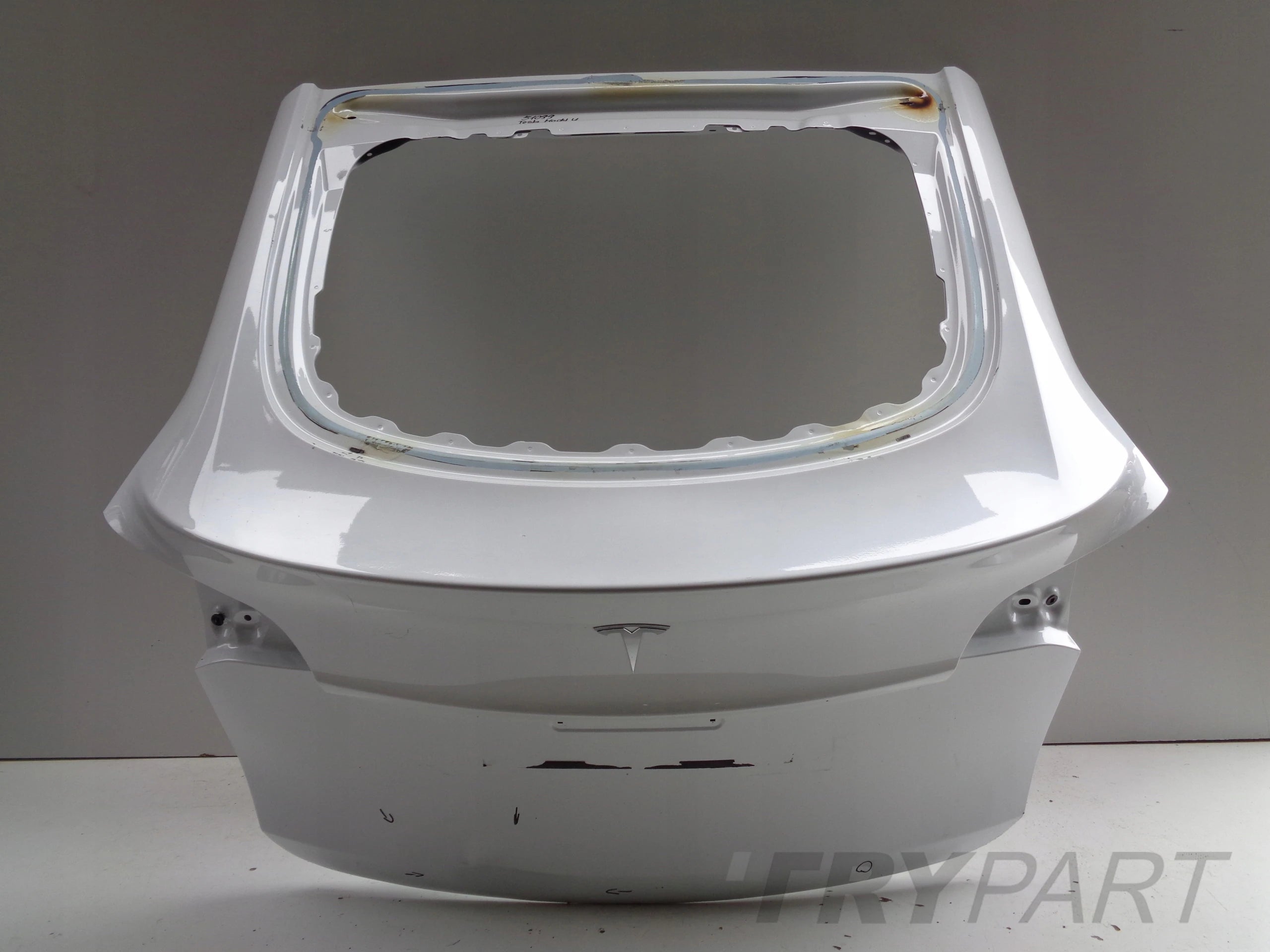 TESLA MODEL Y TAILGATE NO. 51099