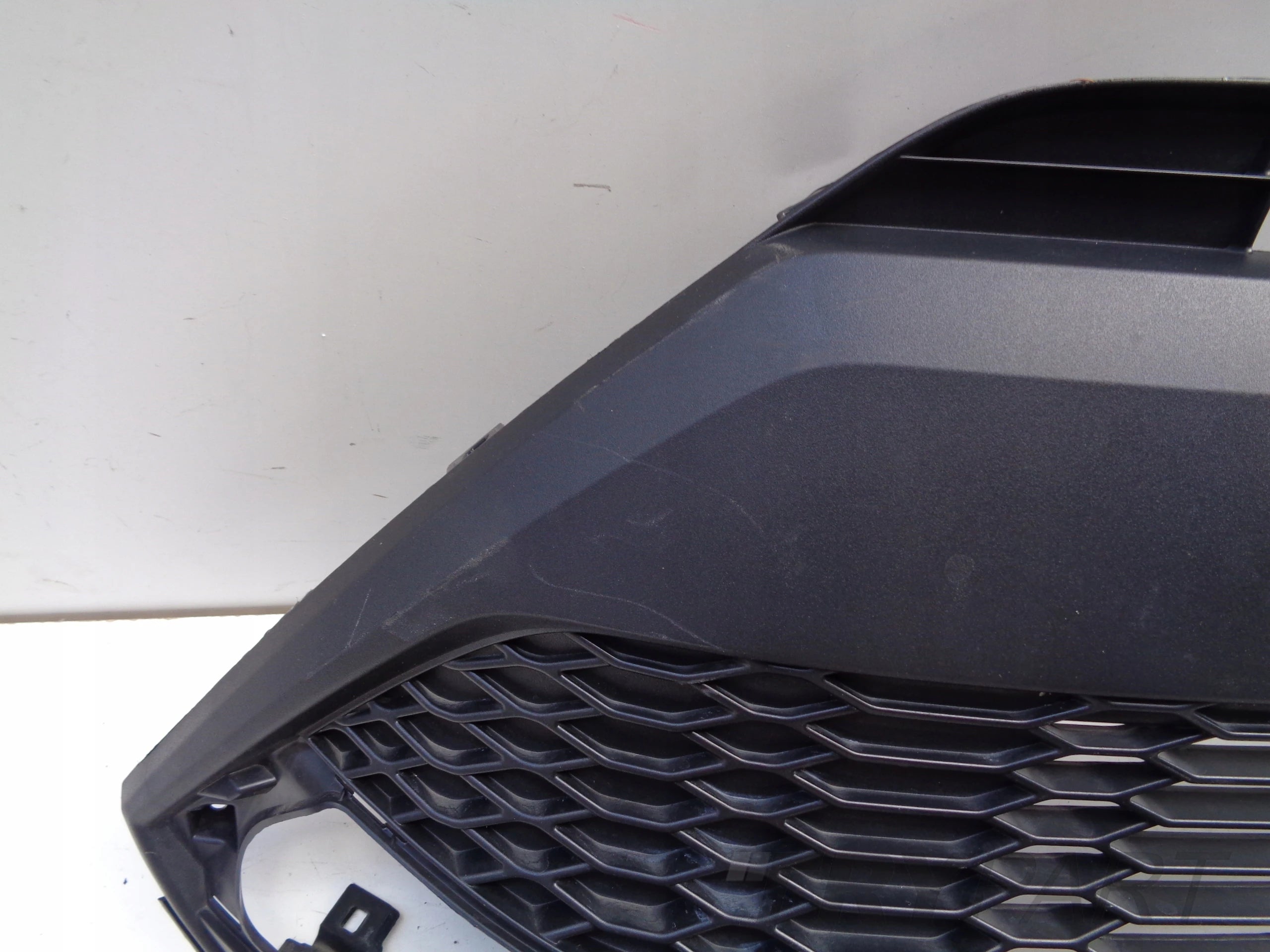 TOYOTA CHR 19- LIFT BUMPER GRILLE