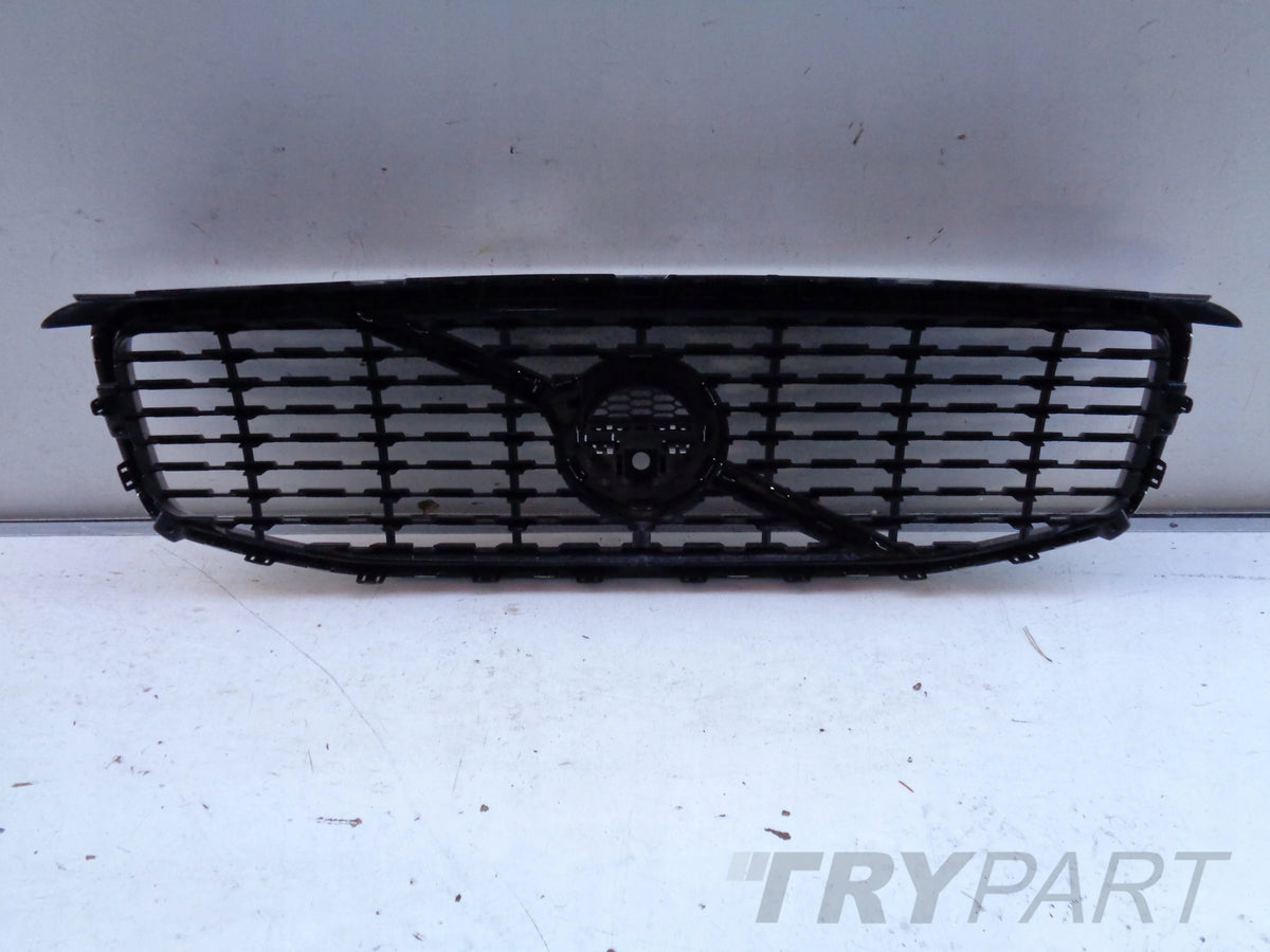 VOLVO XC60 II 17- R-DESIGN RADIATOR GRILLE COVER FOR CAMERA