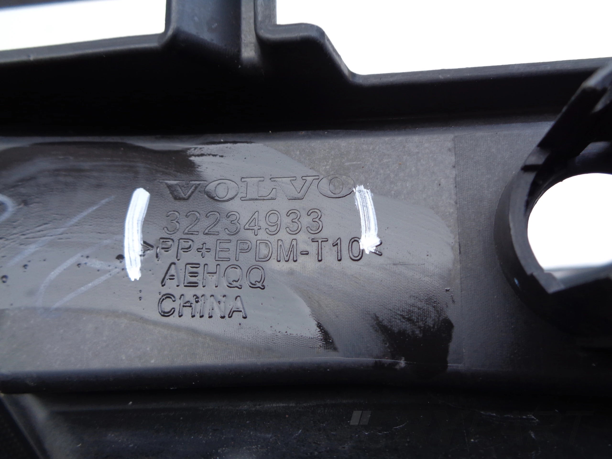 VOLVO XC60 II 21- FACELIFT BUMPER GRILLE