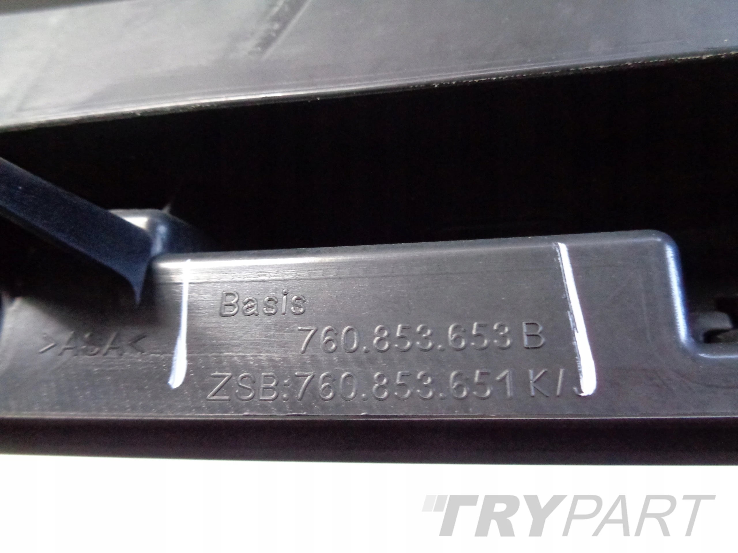 VW TOUAREG III 760 18- BLACK RADIATOR GRILLE