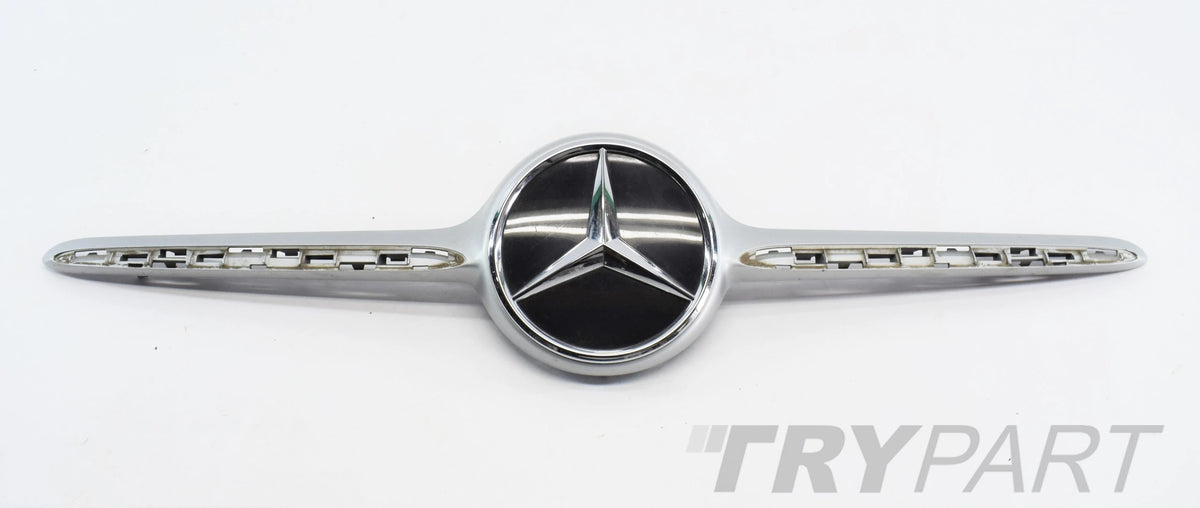 A CLASS W117 RADIATOR GRILLE EMBLEM CHROME BUMPER